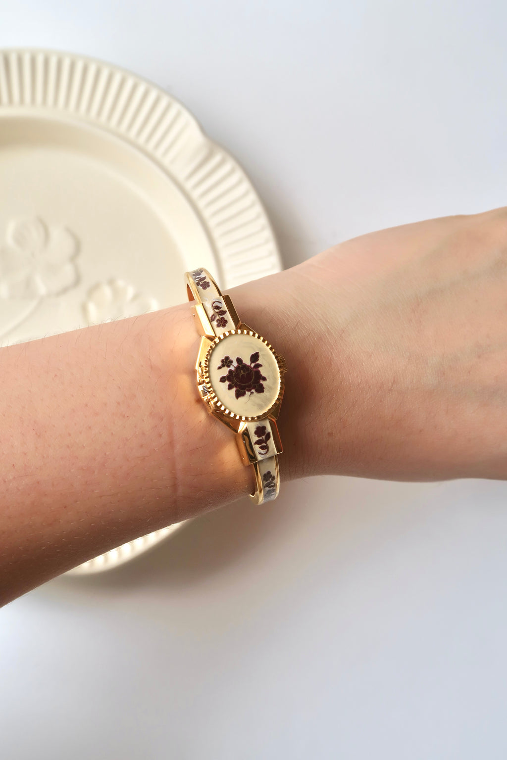 AM. Beige Red Flower Pattern Gold Bangle Watch