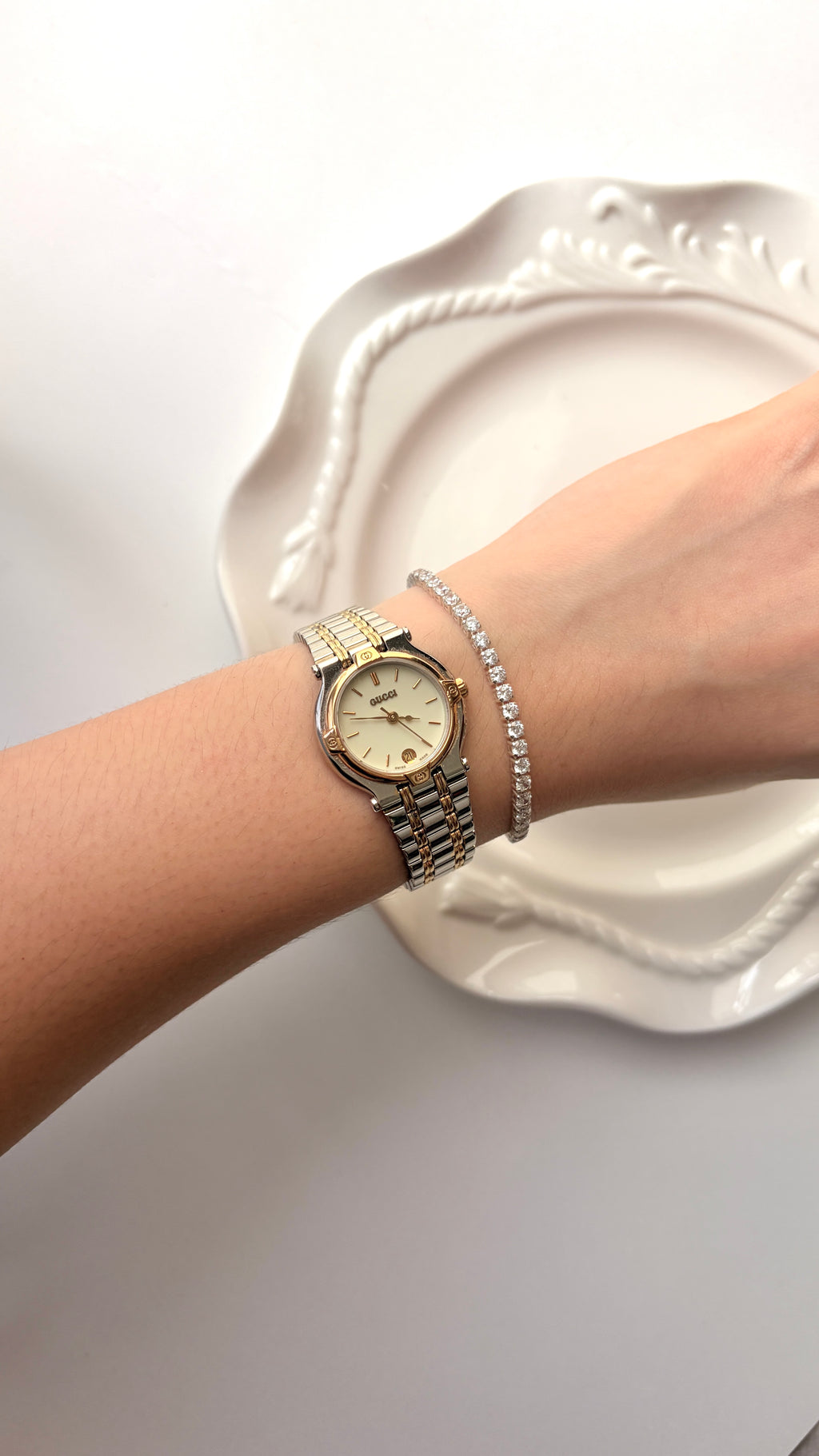 Gc. 9000L White Round Dial Two Tone Chain Watch