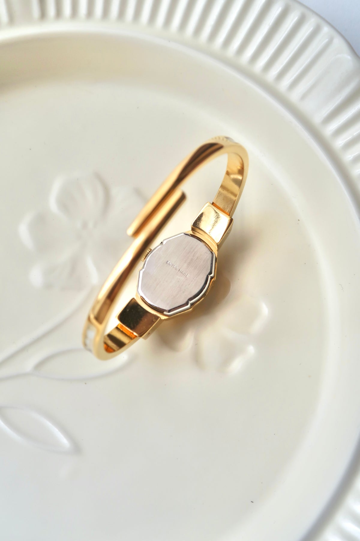 AM. Beige Red Flower Pattern Gold Bangle Watch