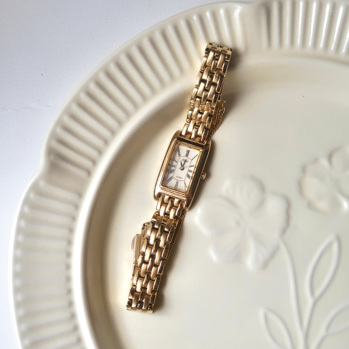 CTZ. Opus Beige Roman Rect Dial Gold Chain Watch