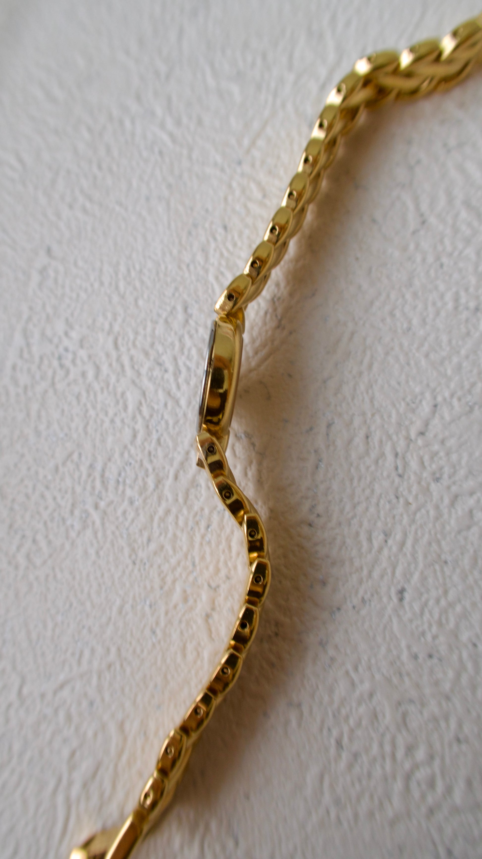 S. Oval Dial with Braid Gold Chain