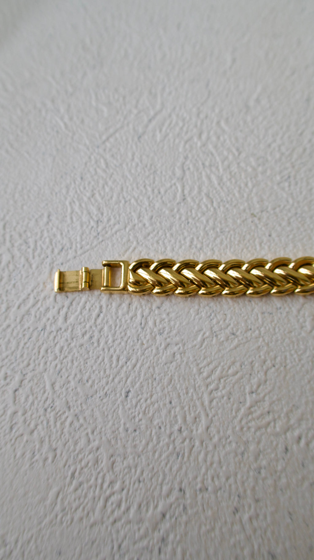 S. Oval Dial with Braid Gold Chain