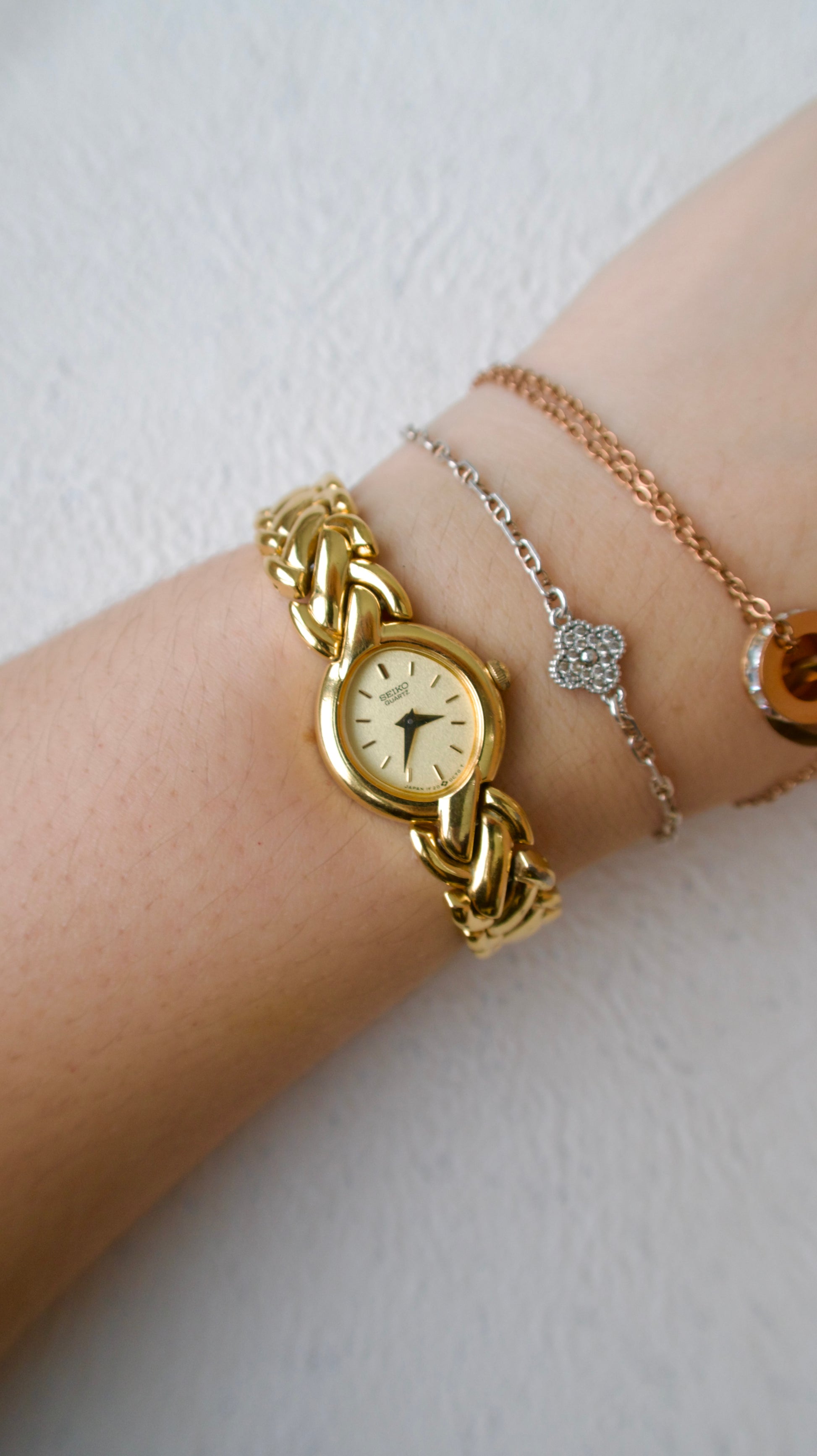 S. Oval Dial with Braid Gold Chain