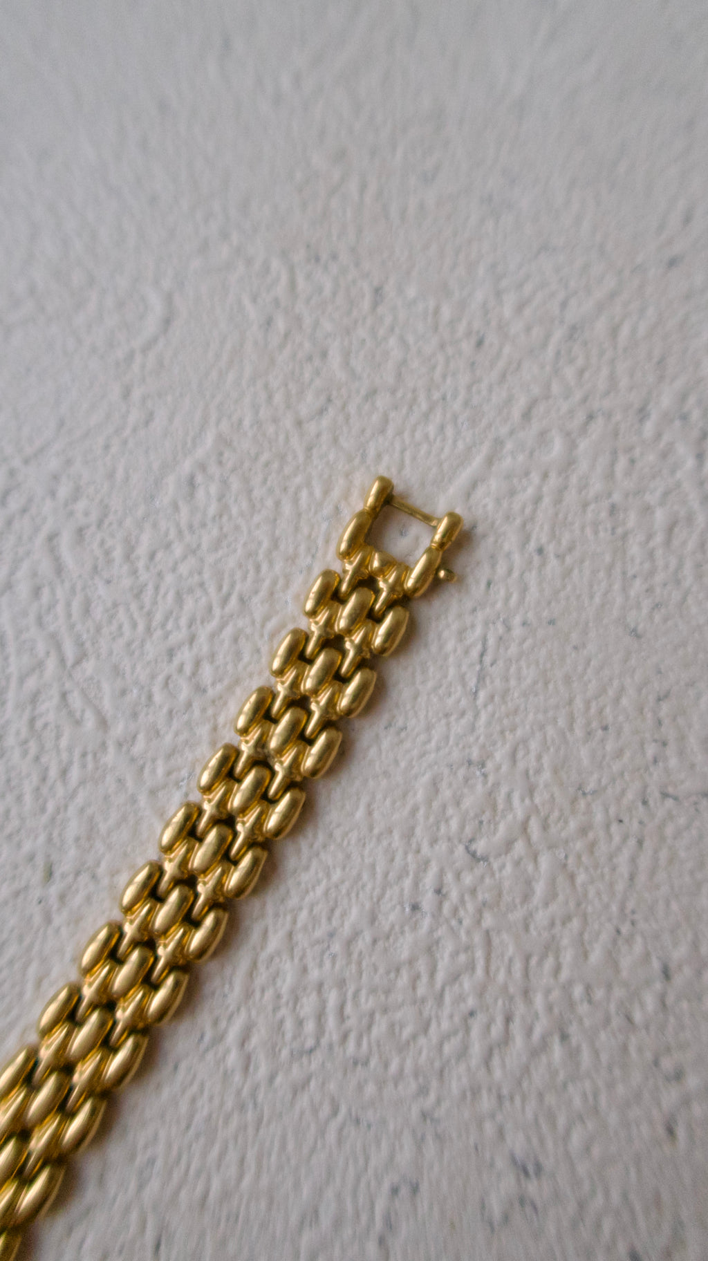 S. Round Gold Dial and Chain