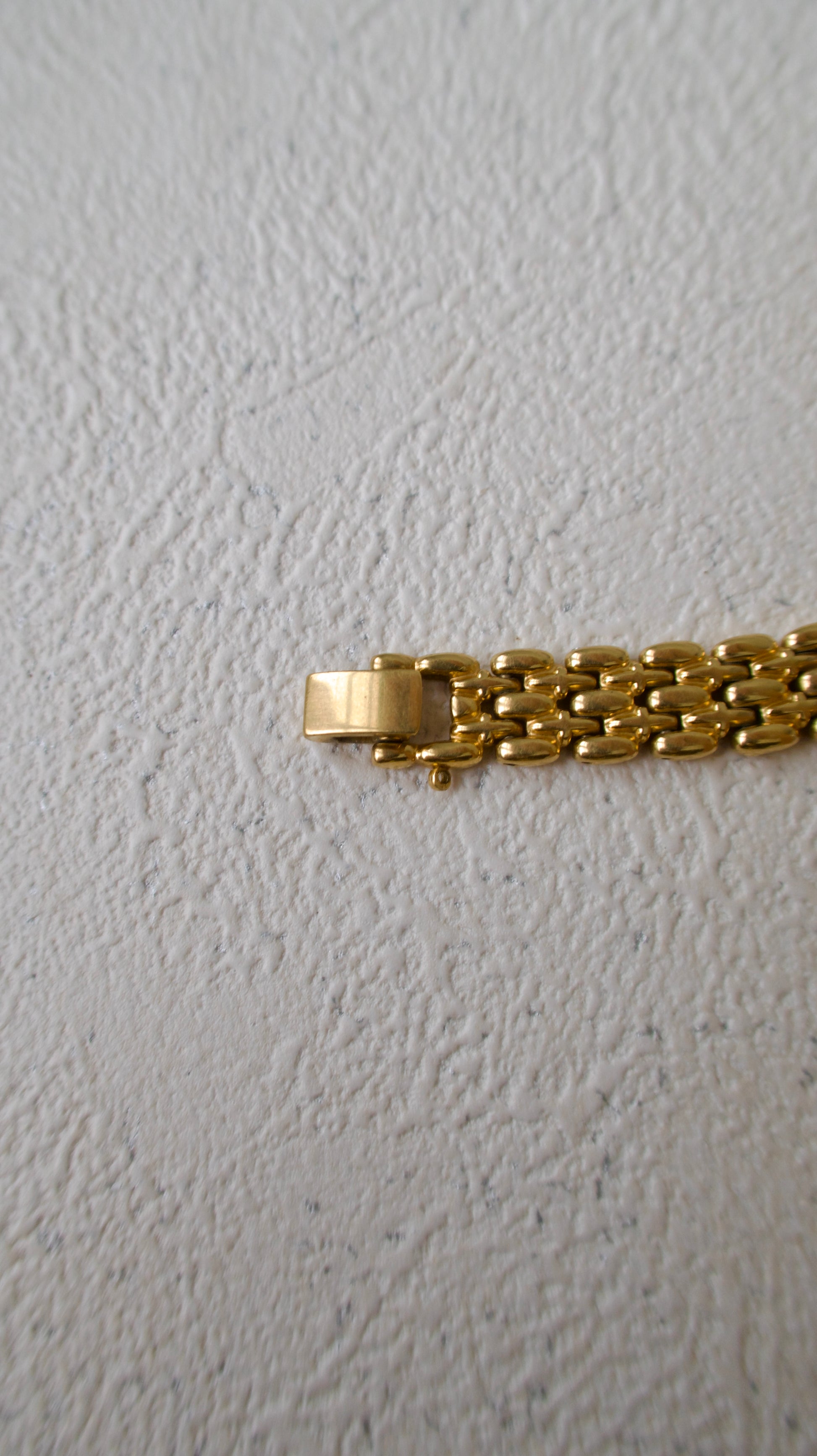 S. Round Gold Dial and Chain