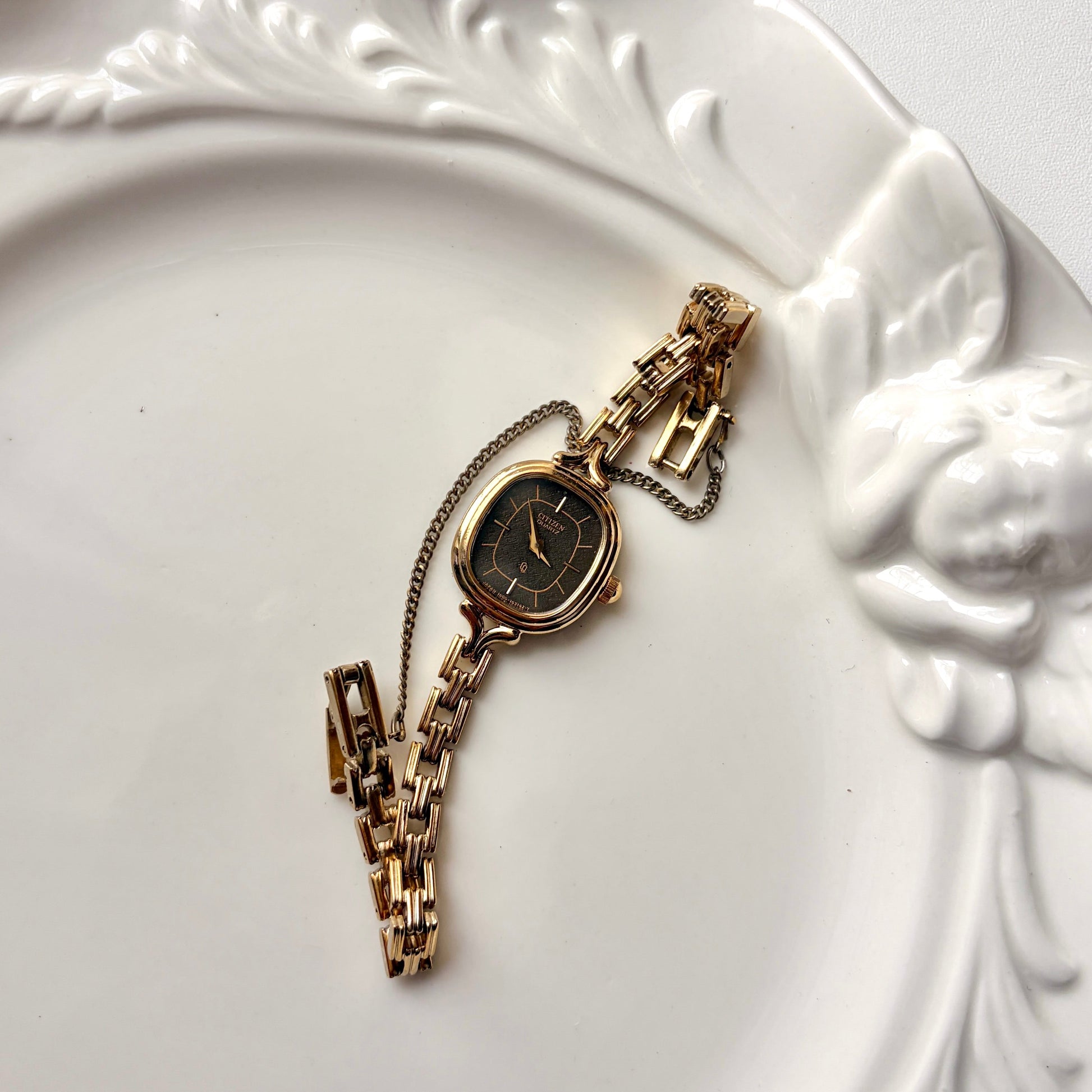 Ctz. Brown Square Dial Gold Chain Watch