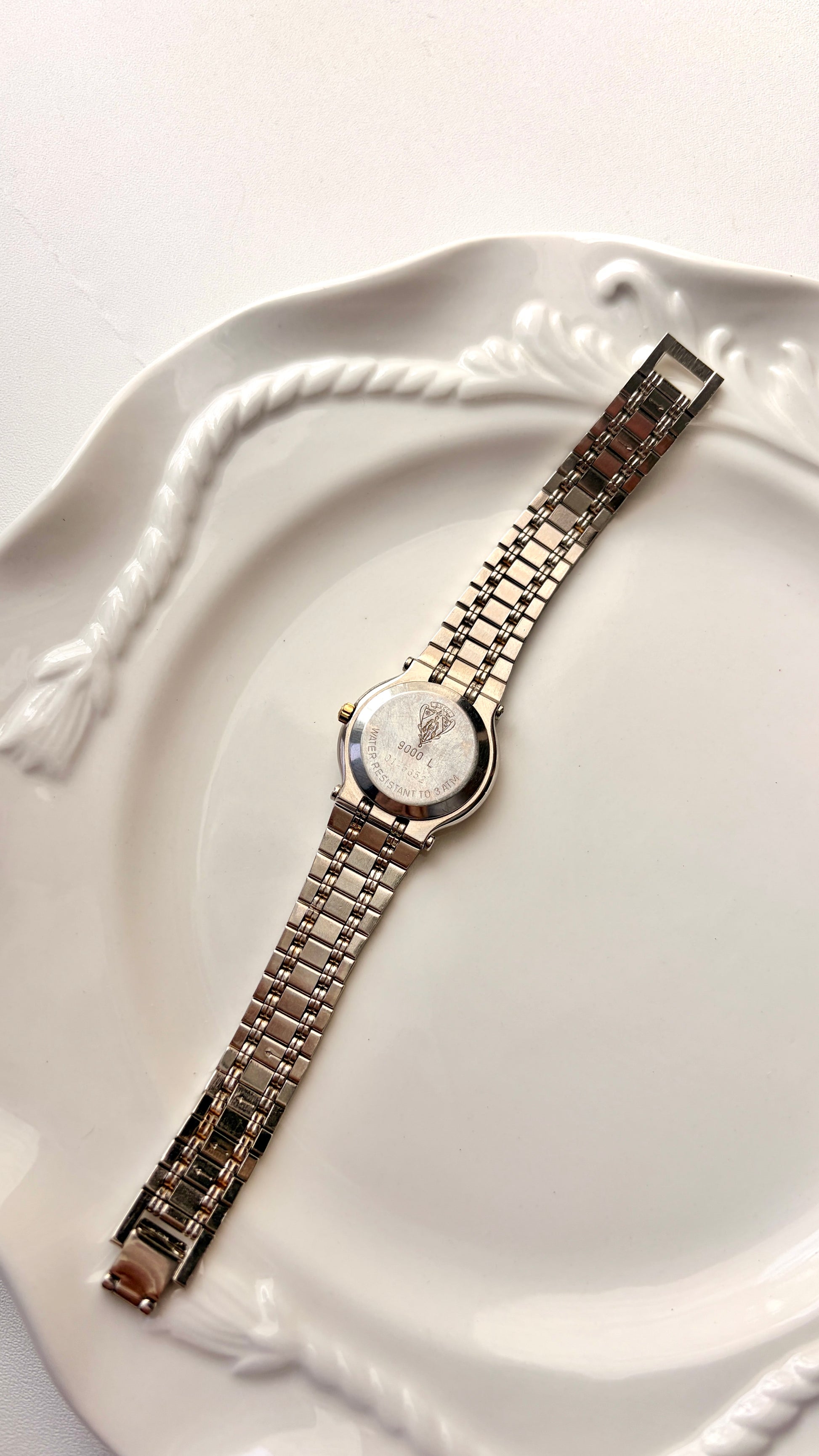 Gc. 9000L White Round Dial Two Tone Chain Watch
