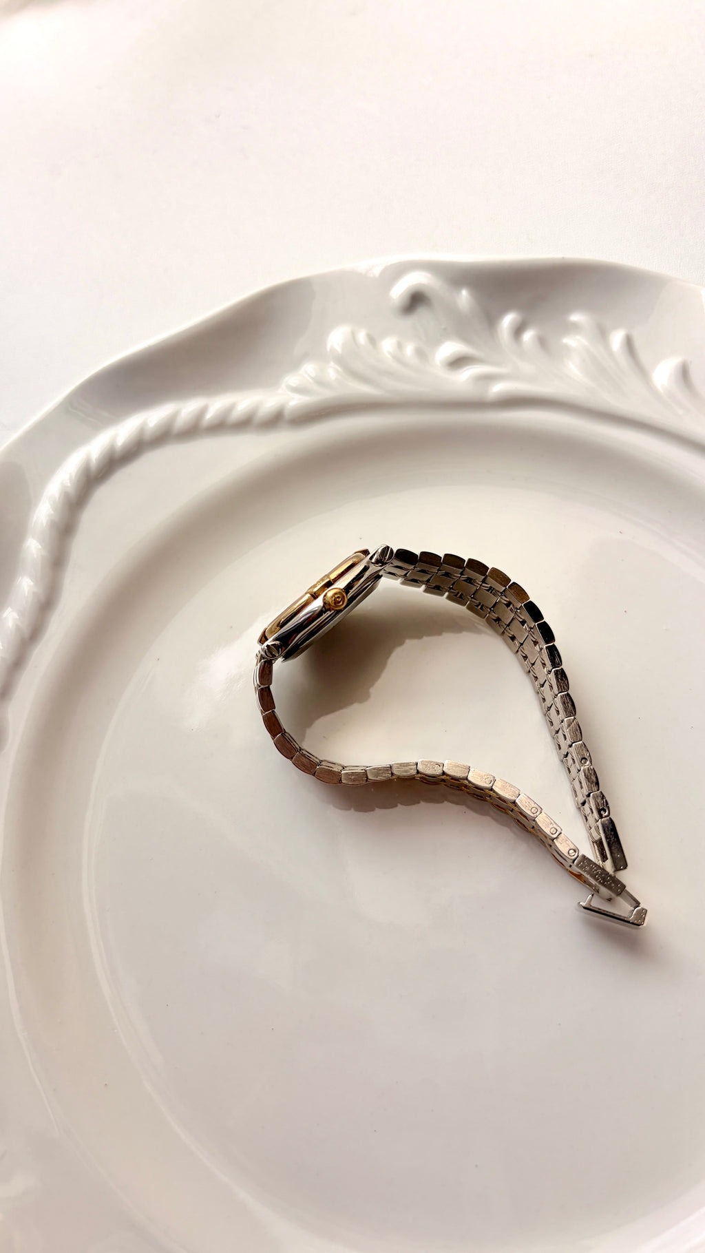 Gc. 9000L White Round Dial Two Tone Chain Watch