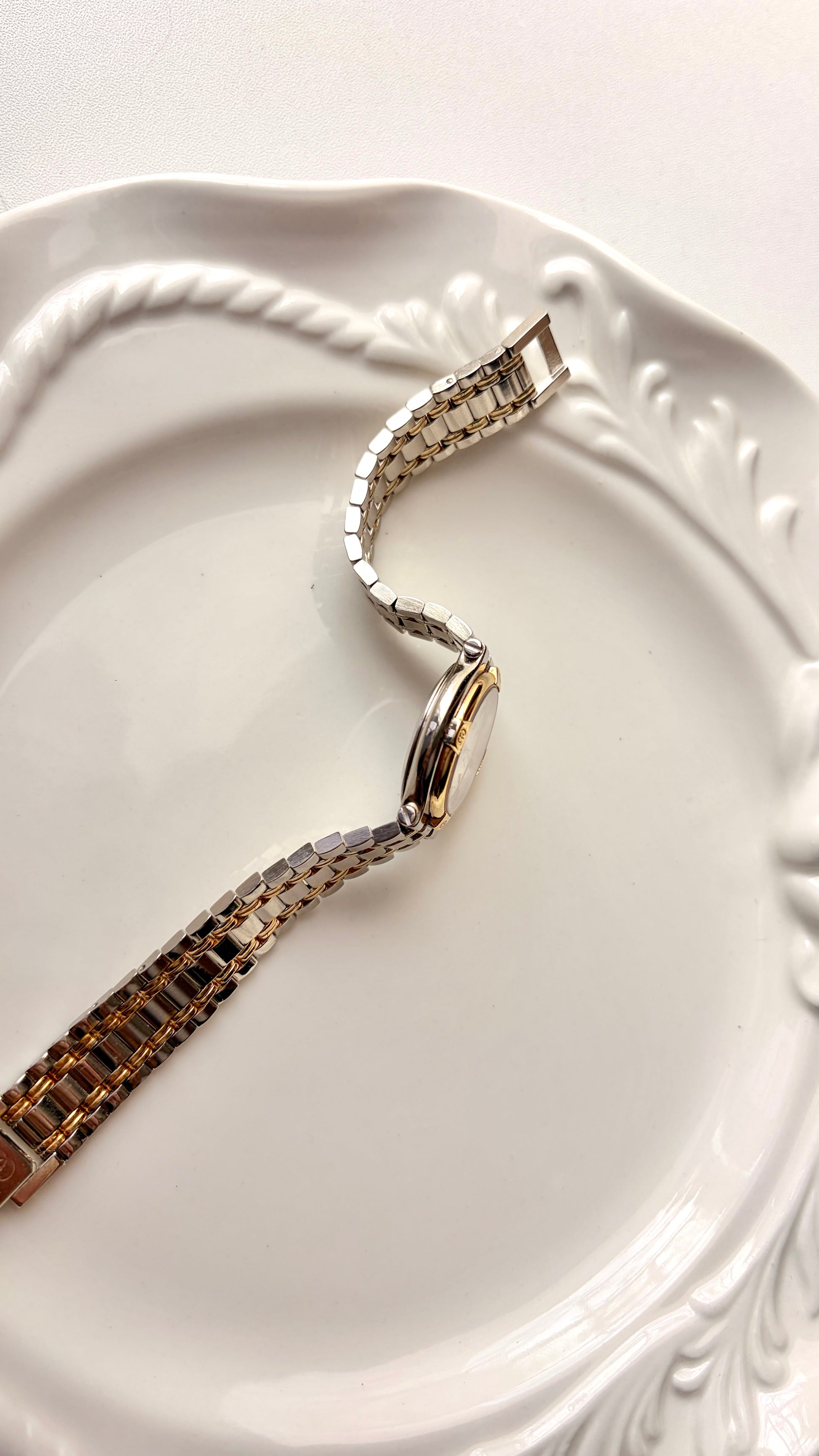 Gc. 9000L White Round Dial Two Tone Chain Watch