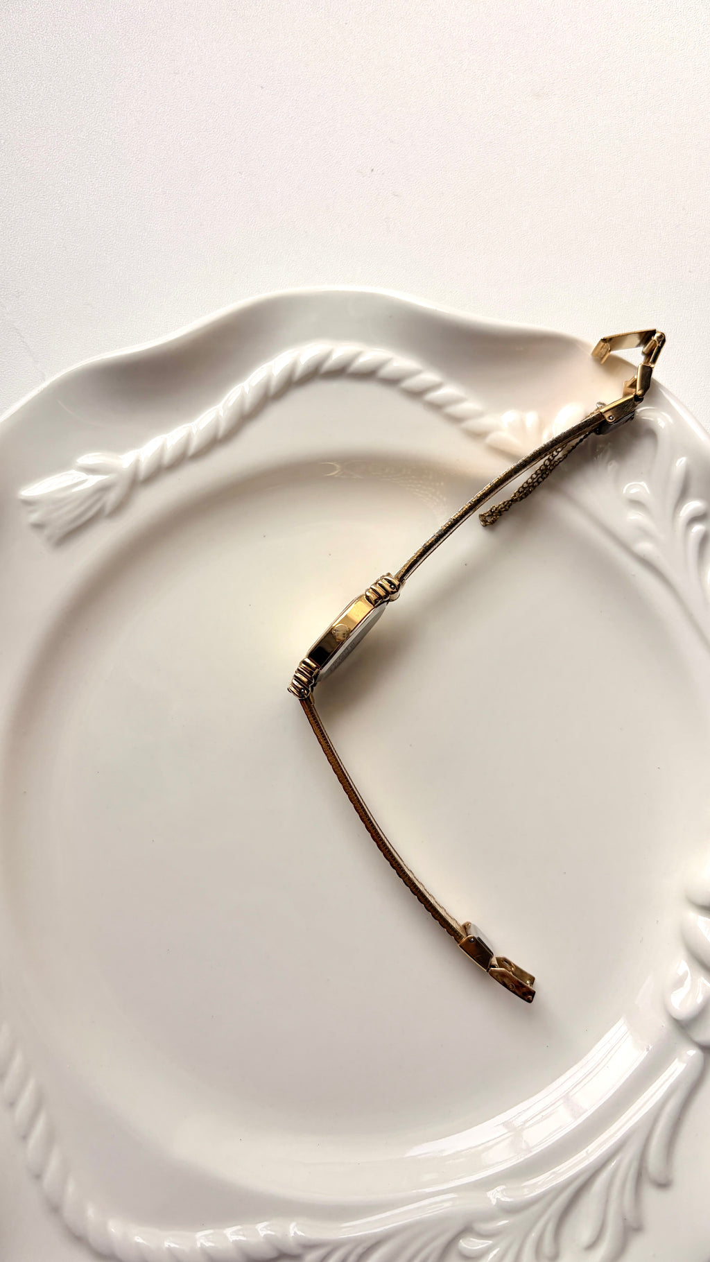 S. Gold Hexa White Jewels Dial Gold Chain Watch