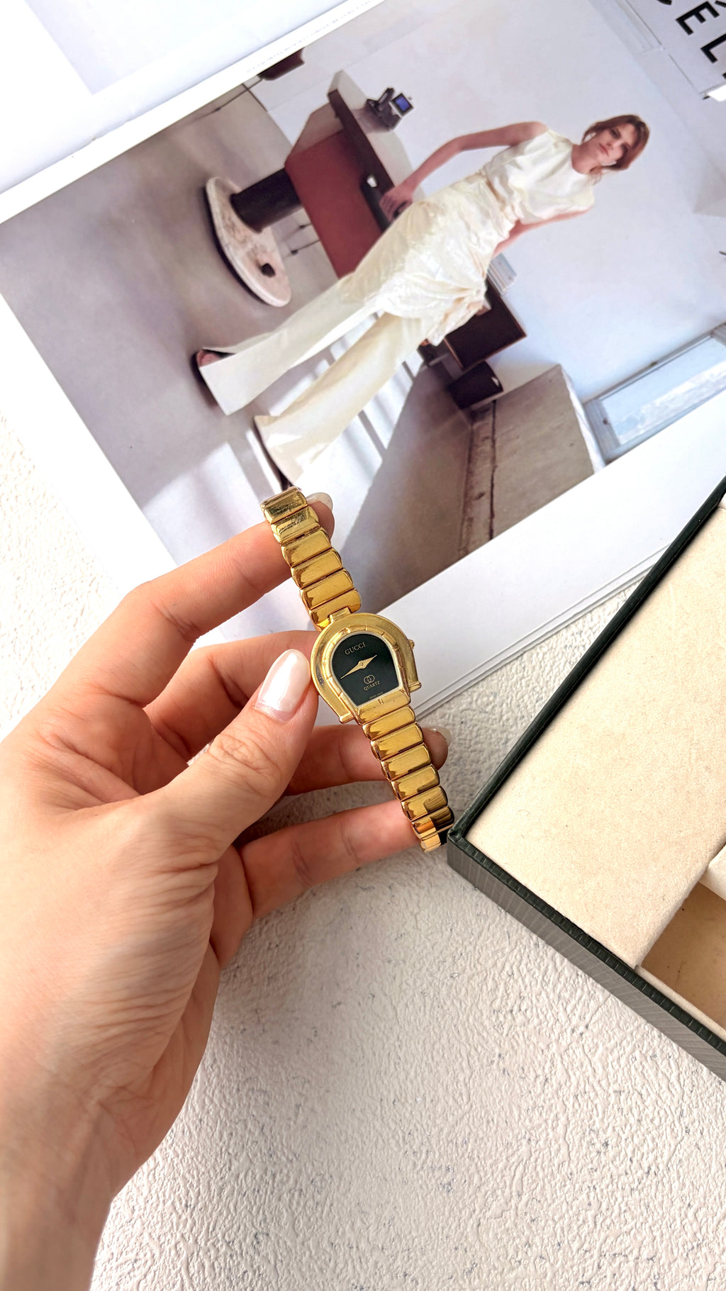 [With Box] Gc. 7000 Horsebit Black Dial Gold Chain Watch