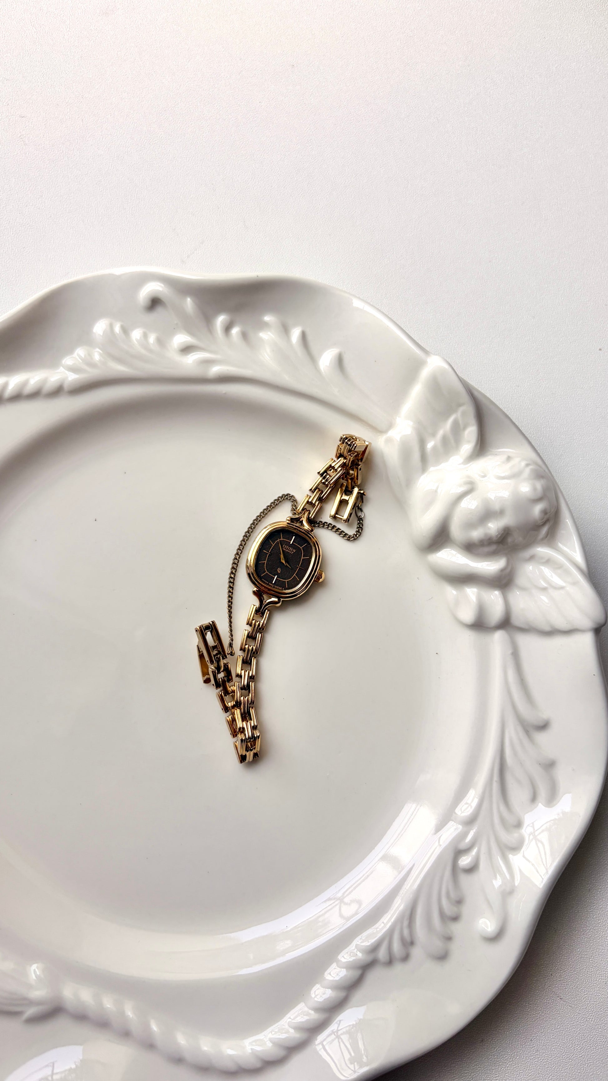 Ctz. Brown Square Dial Gold Chain Watch