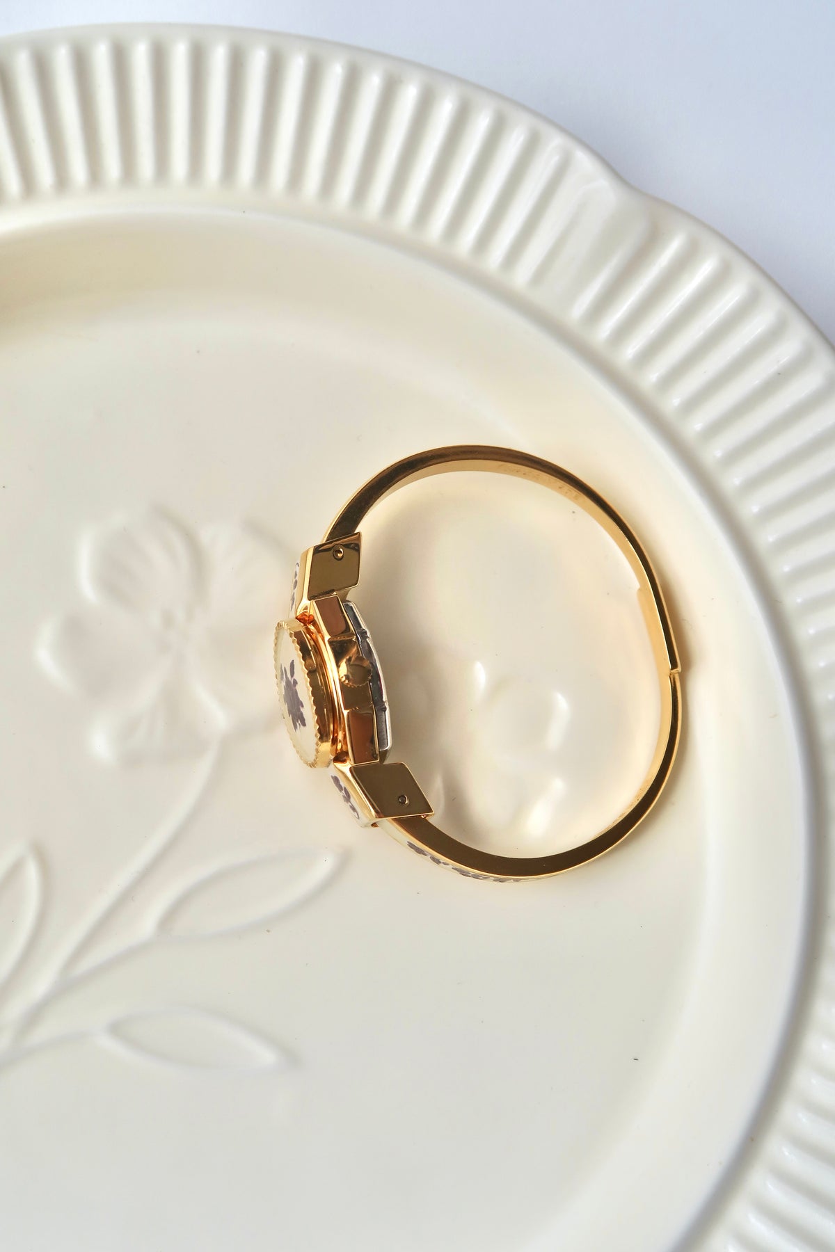 AM. Beige Red Flower Pattern Gold Bangle Watch
