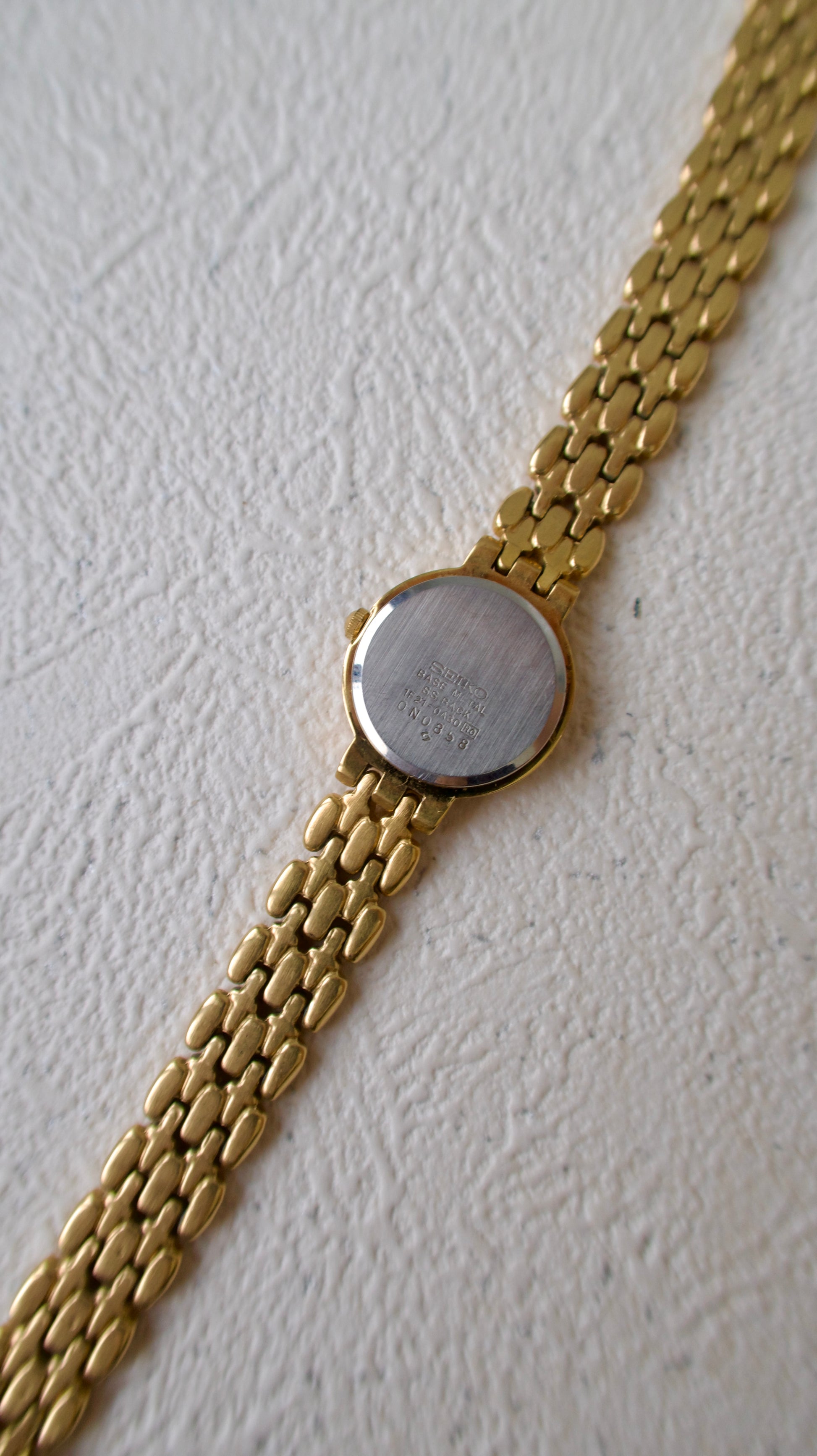 S. Round Gold Dial and Chain