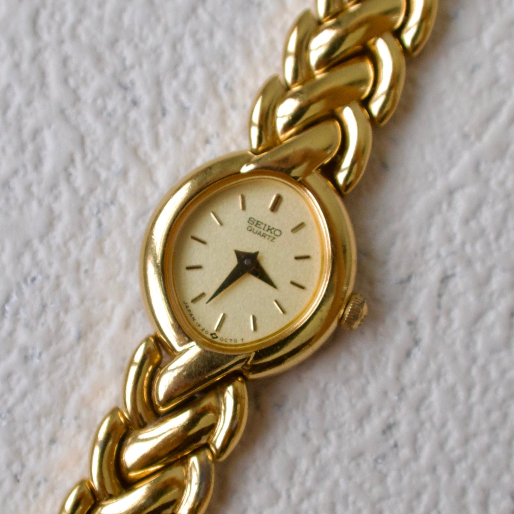 S. Oval Dial with Braid Gold Chain