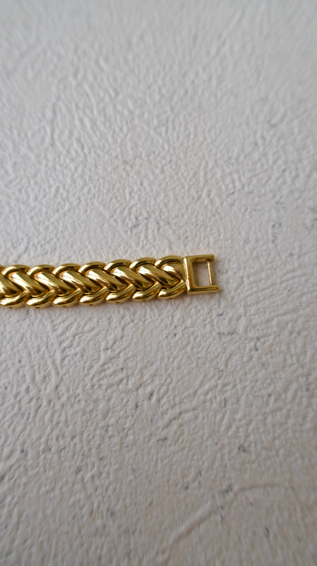 S. Oval Dial with Braid Gold Chain