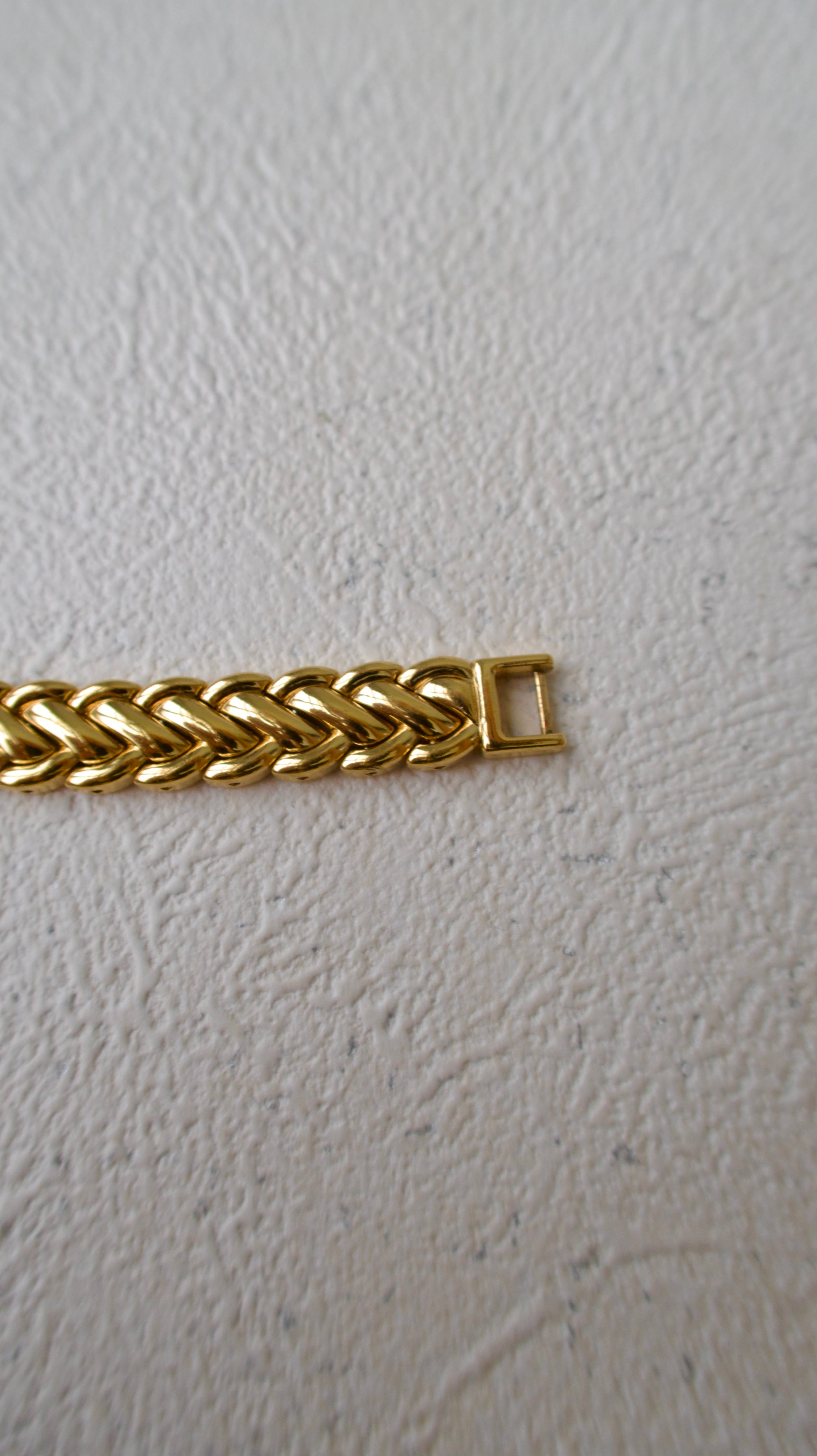 S. Oval Dial with Braid Gold Chain