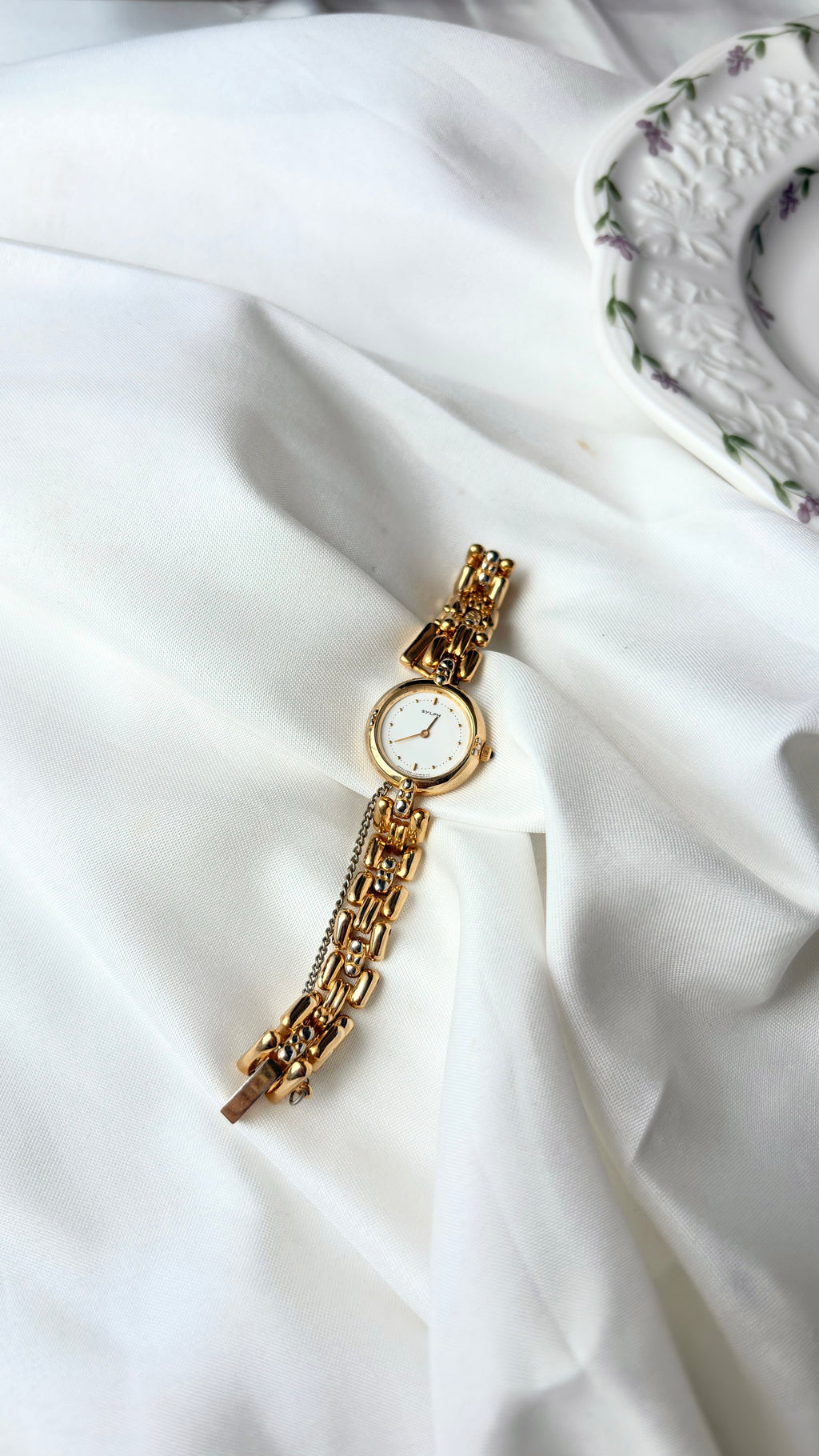 CTZ. Sylph White Round Dial Gold Chain Watch