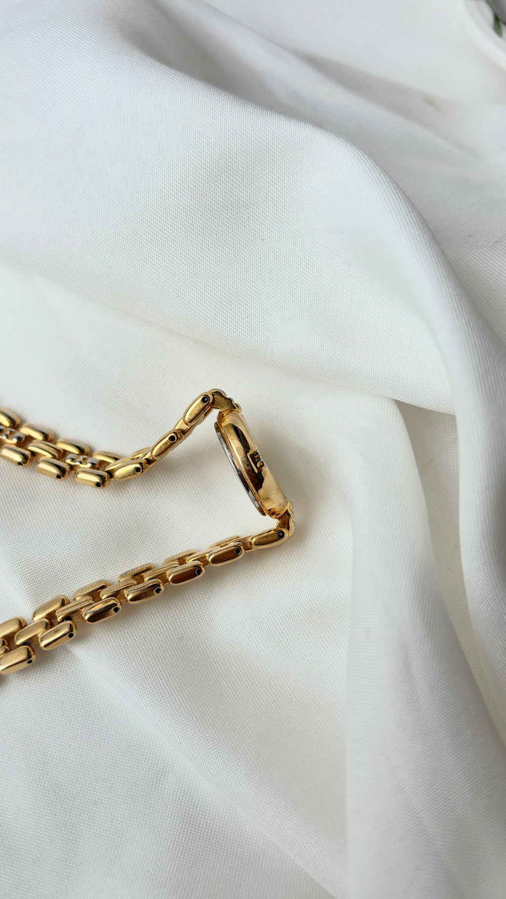CTZ. Sylph White Round Dial Gold Chain Watch