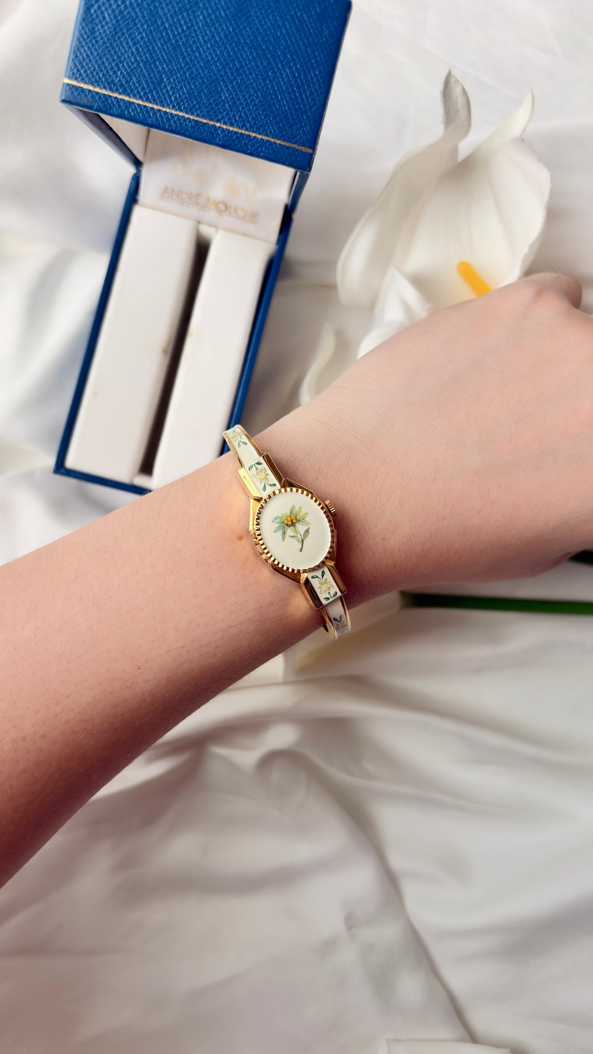 [WITH BOX] AM. White Green Flower Pattern Gold Bangle Watch