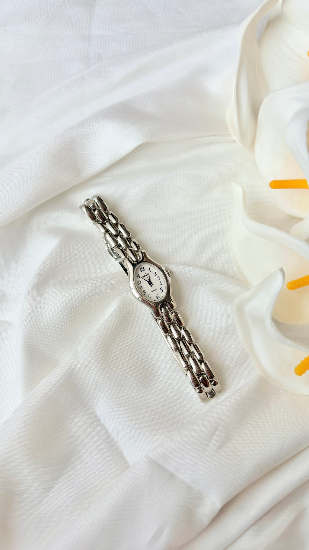 S. Lucent White Oval Dial Silver Chain Watch