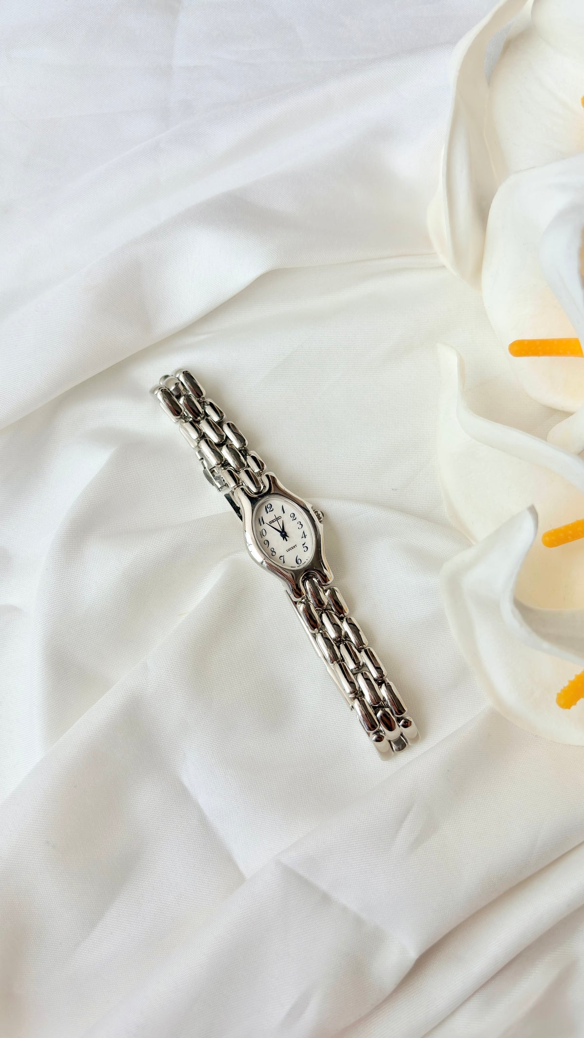 S. Lucent White Oval Dial Silver Chain Watch