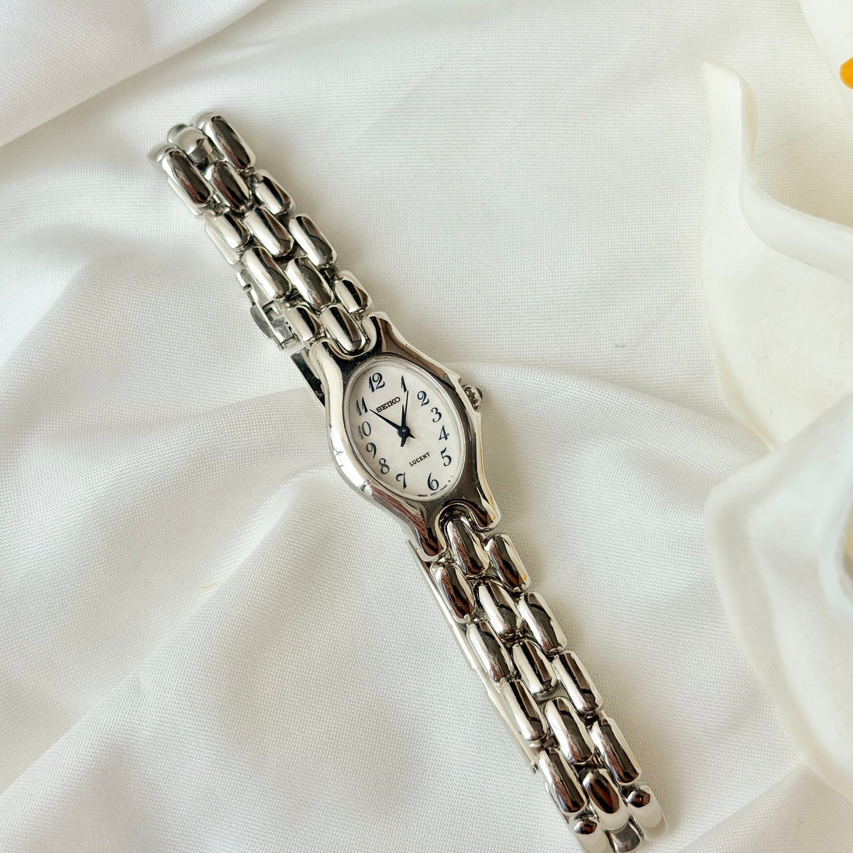 S. Lucent White Oval Dial Silver Chain Watch