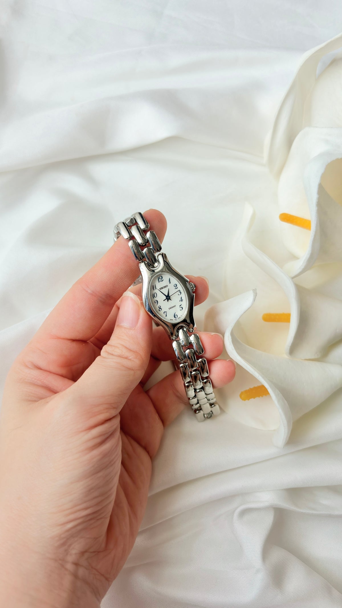 S. Lucent White Oval Dial Silver Chain Watch