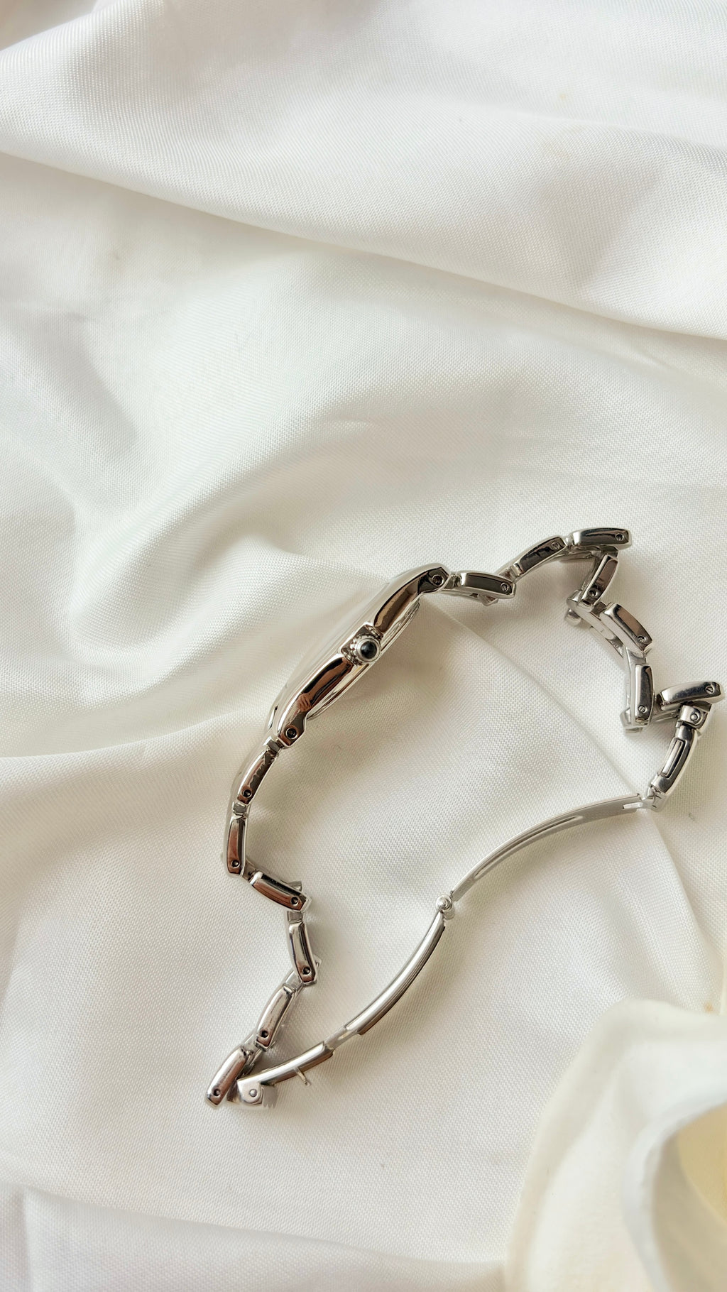 S. Lucent White Oval Dial Silver Chain Watch