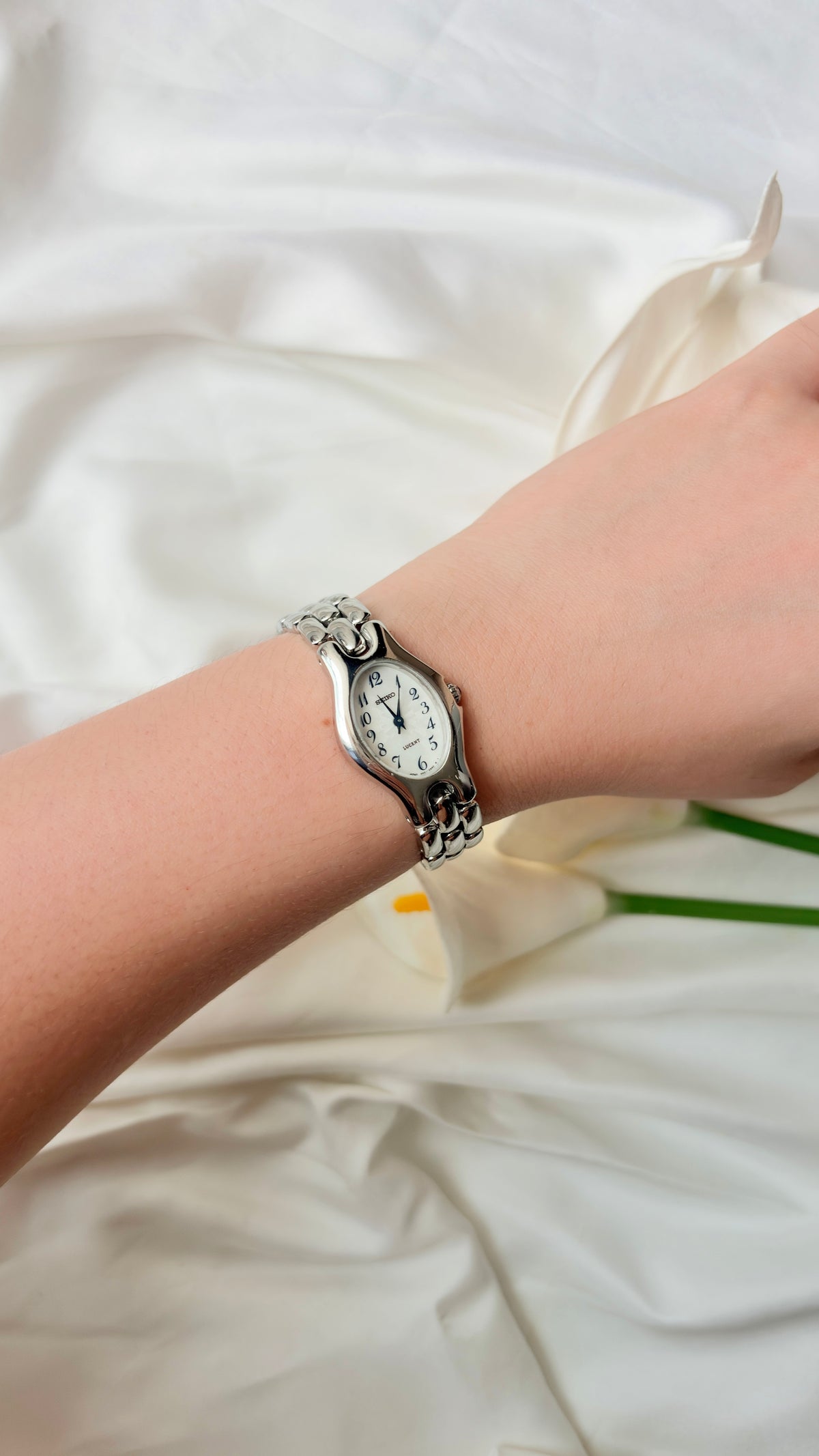 S. Lucent White Oval Dial Silver Chain Watch