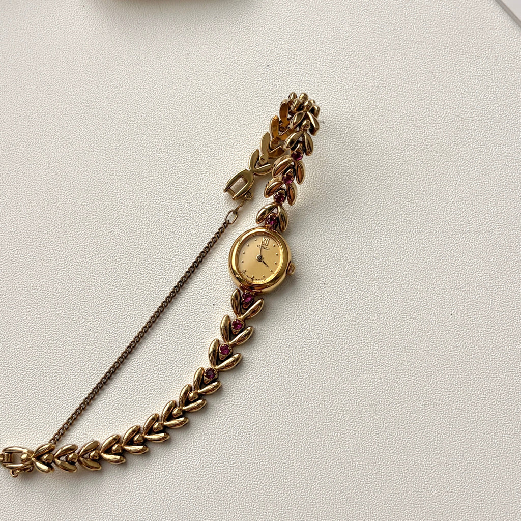 S. Gold Round Dial with 6P Pink Jewels Gold Chain Watch