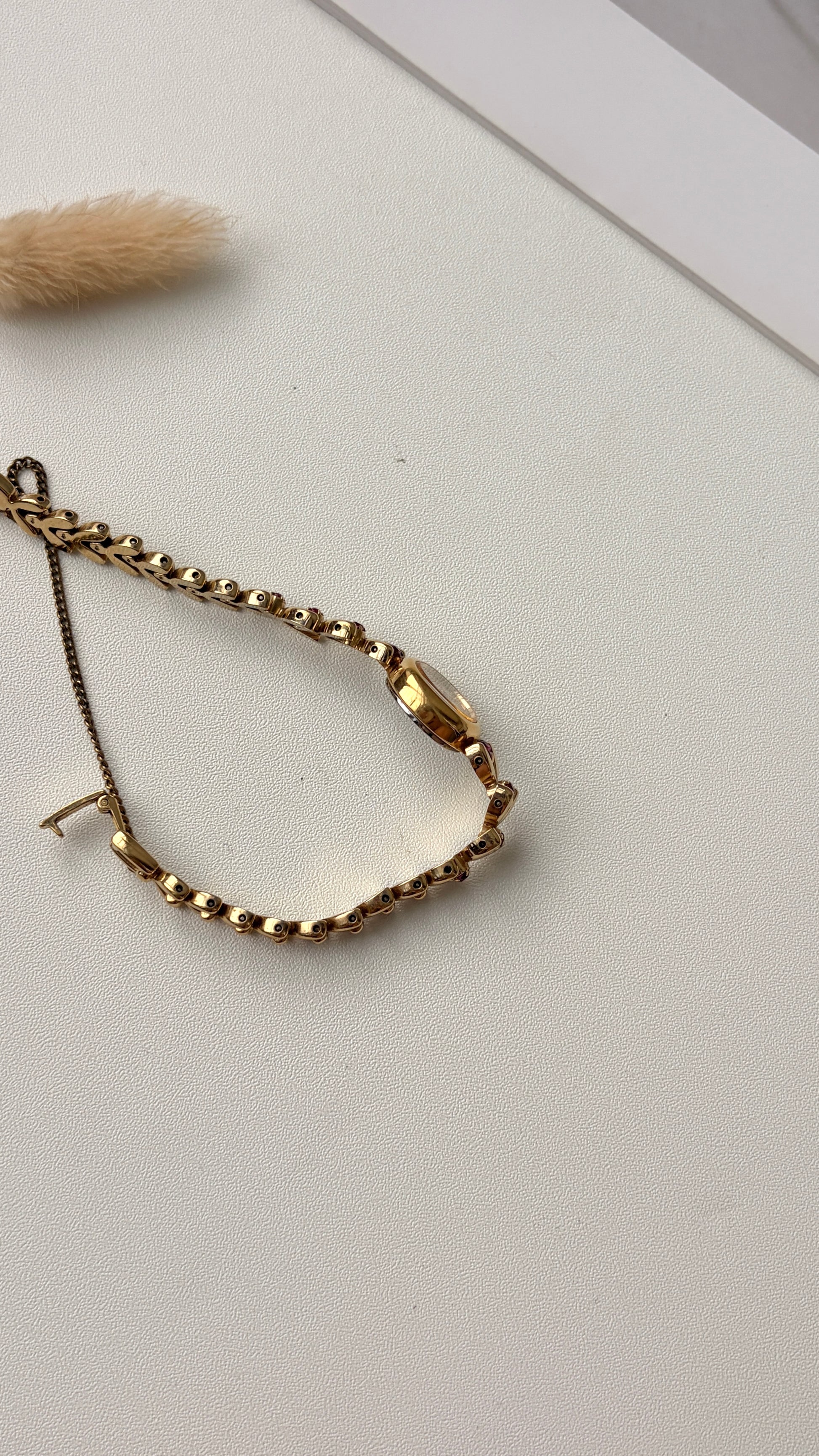 S. Gold Round Dial with 6P Pink Jewels Gold Chain Watch