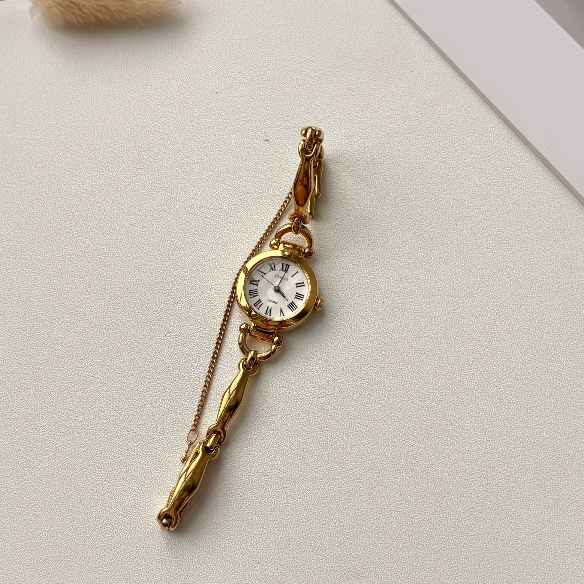 CTZ. Cletia White Round Dial Gold Chain Watch