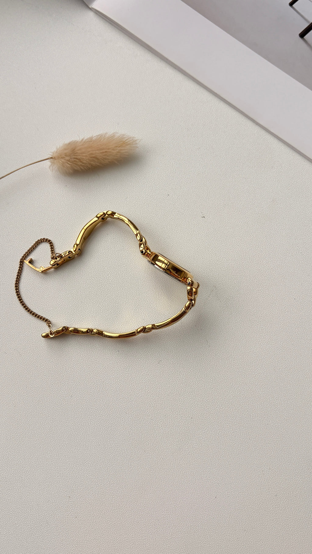 CTZ. Cletia White Round Dial Gold Chain Watch