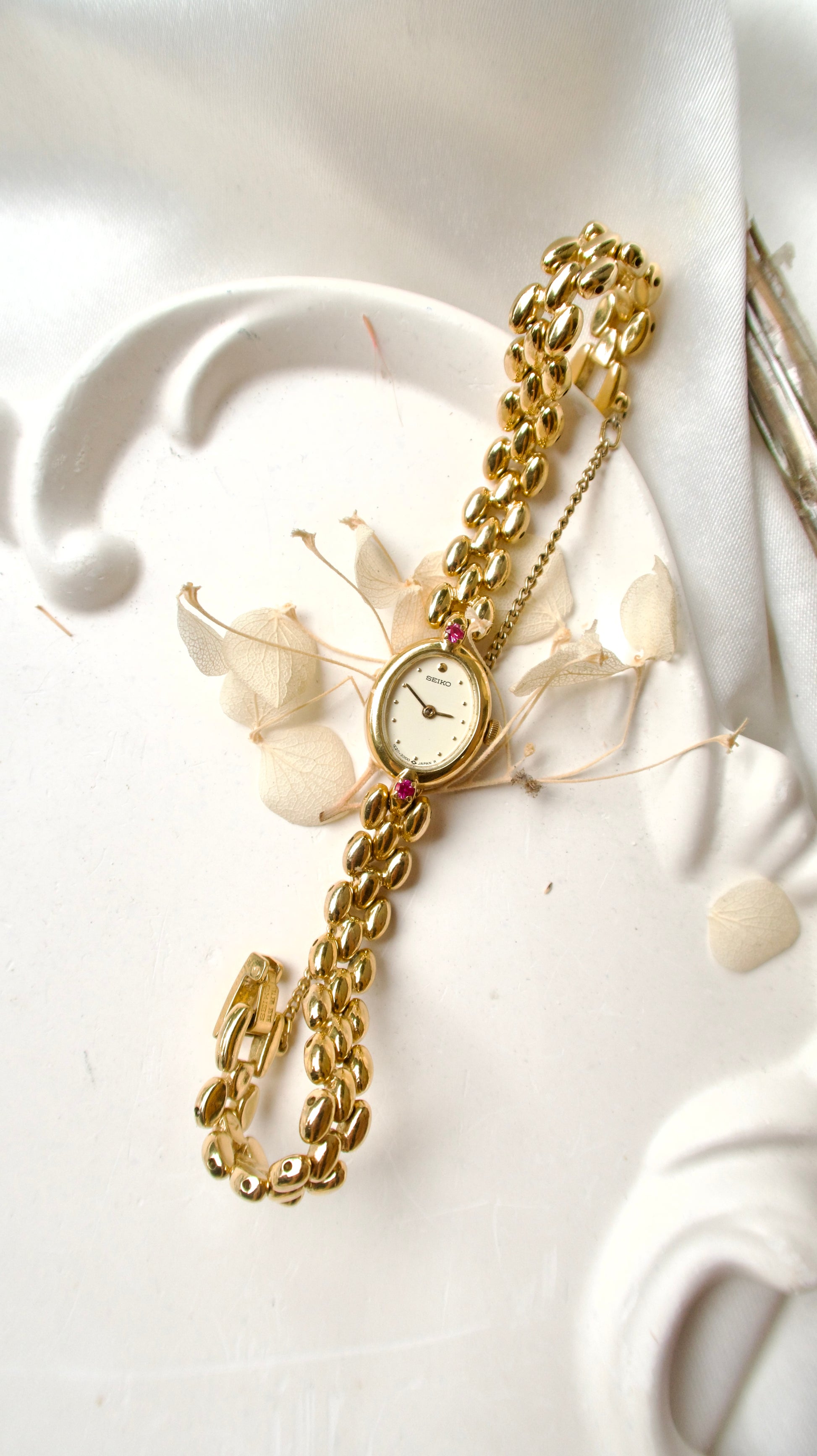 S. Oval White Dial with Pink Jewels