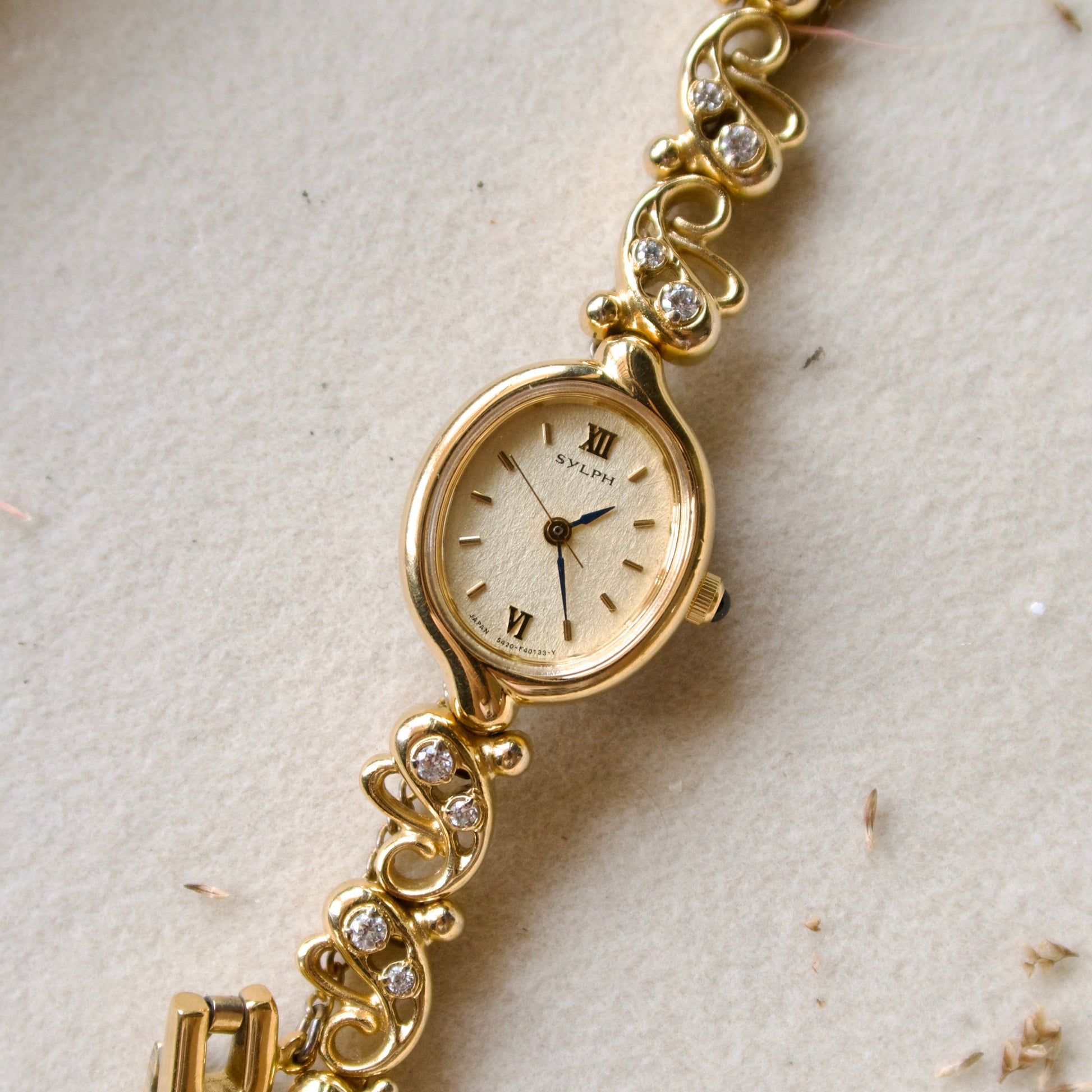 CTZ. Sylph Gold Oval Dial with White Jewels & Gold Chain