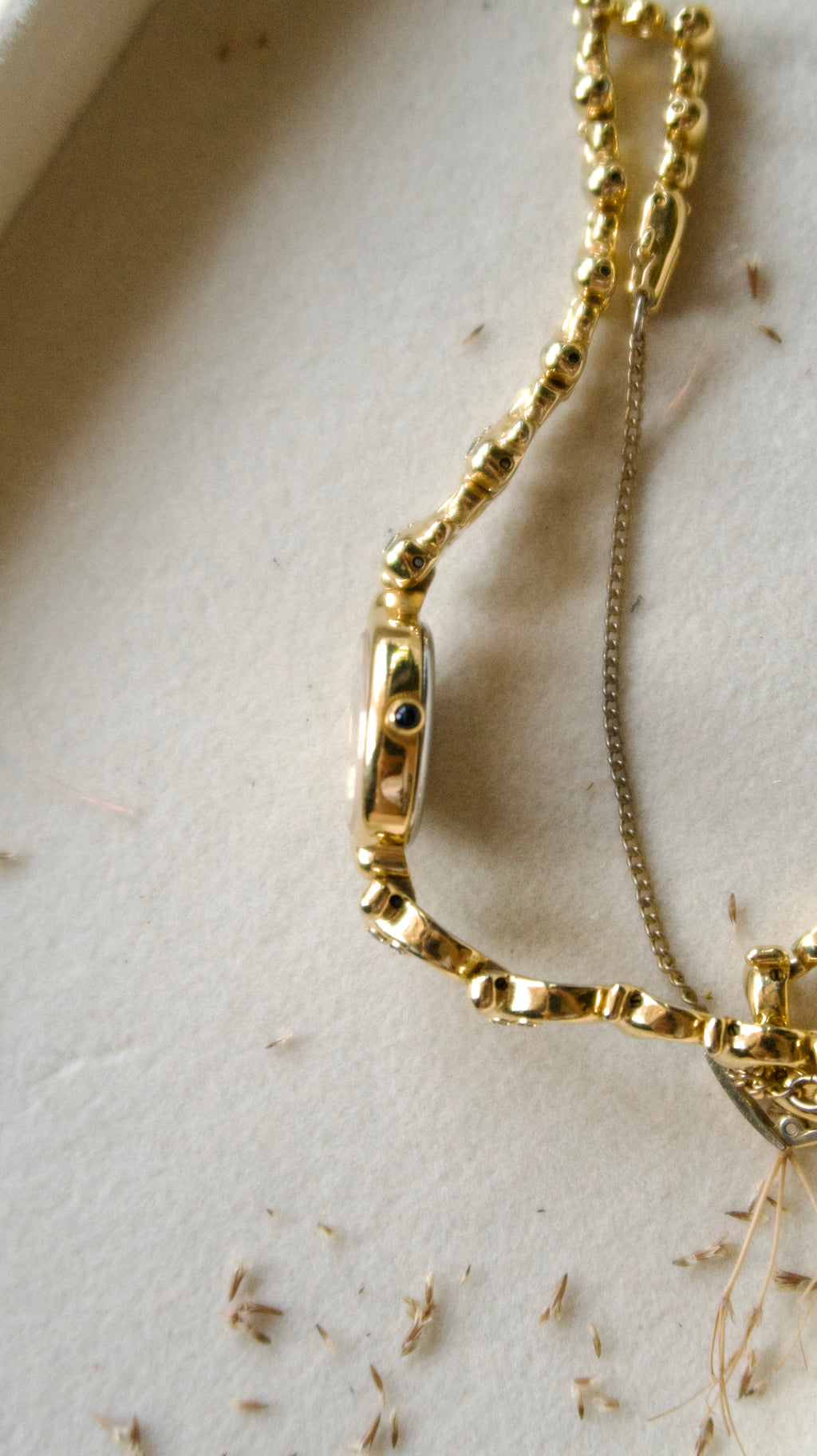 CTZ. Sylph Gold Oval Dial with White Jewels & Gold Chain