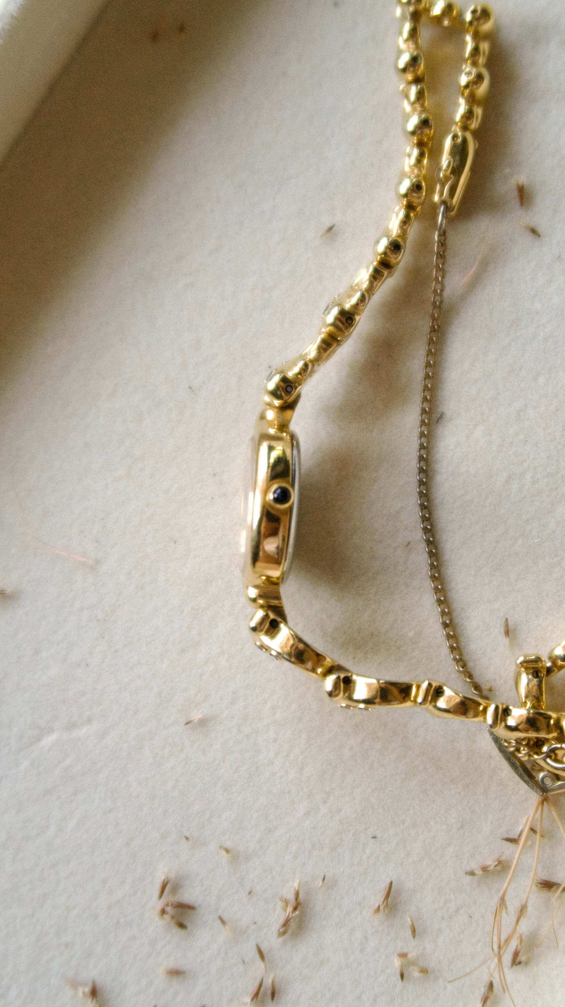 CTZ. Sylph Gold Oval Dial with White Jewels & Gold Chain