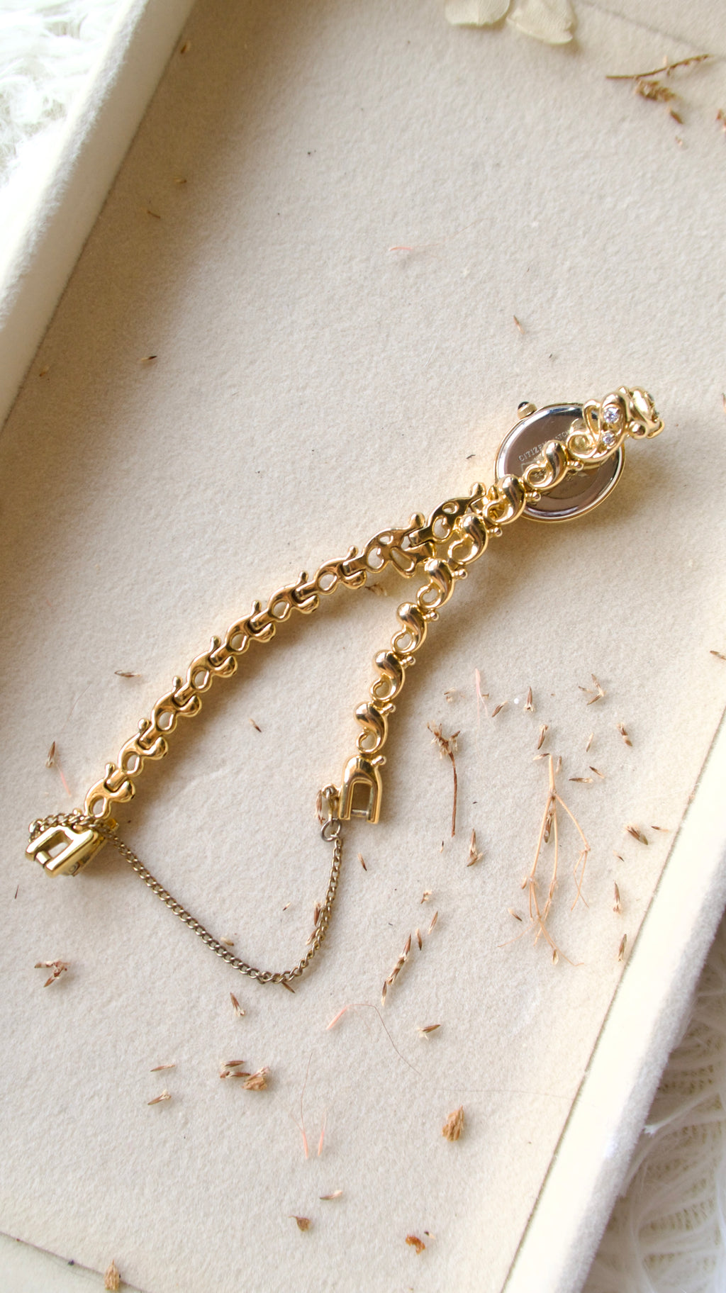 CTZ. Sylph Gold Oval Dial with White Jewels & Gold Chain