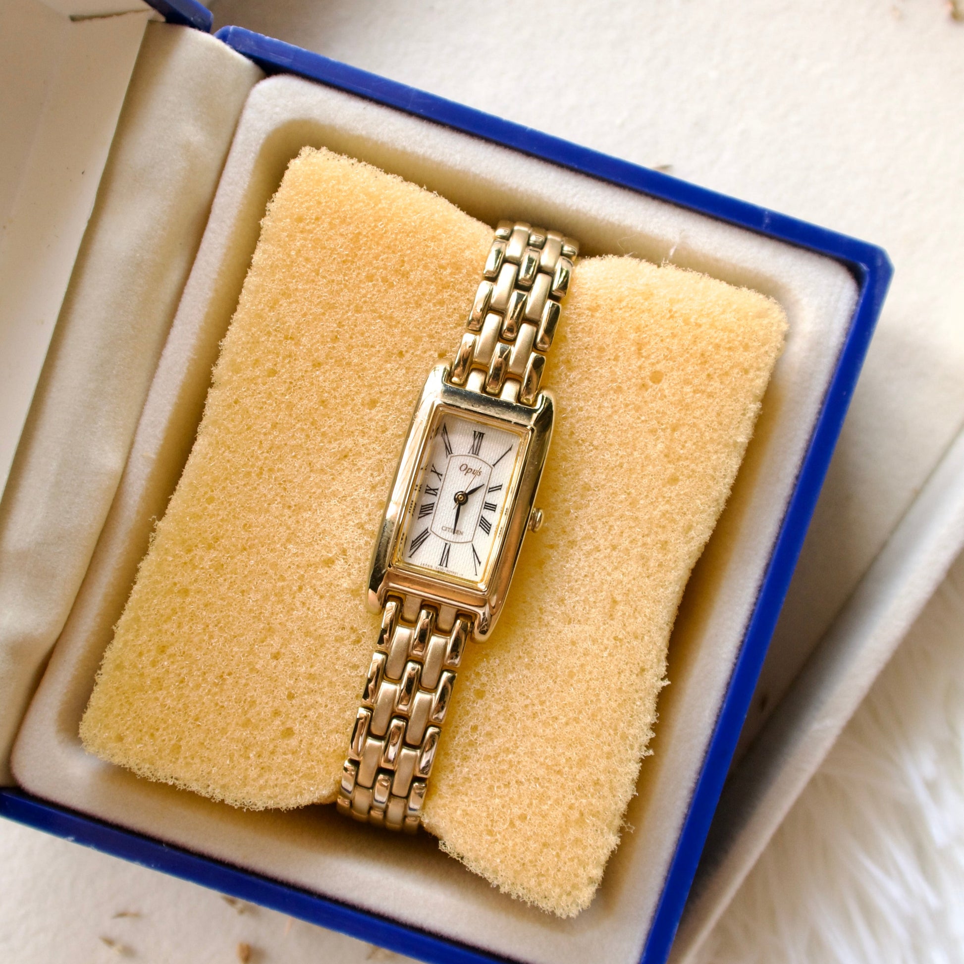 [WITH BOX] CTZ. Opus Rectangle White Dial with Gold Chain