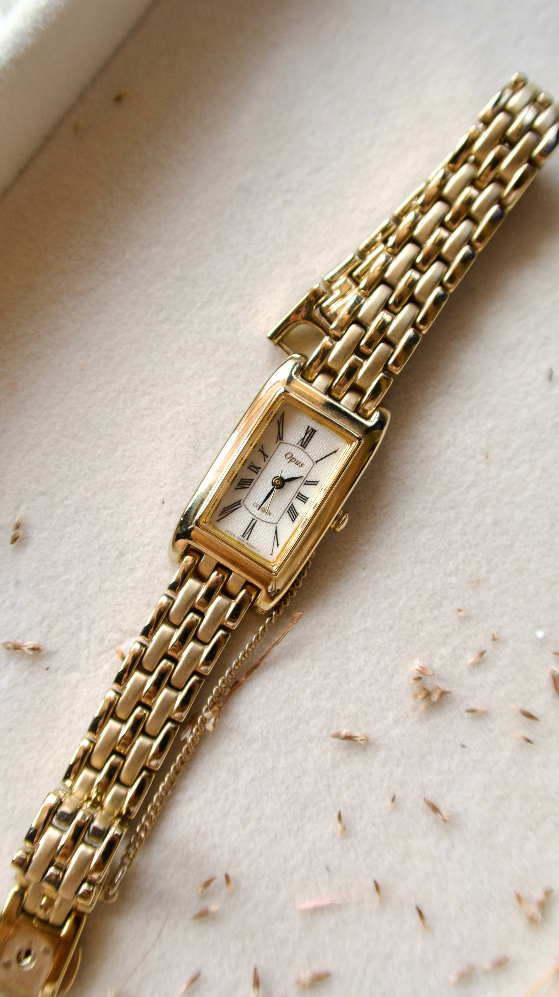 [WITH BOX] CTZ. Opus Rectangle White Dial with Gold Chain