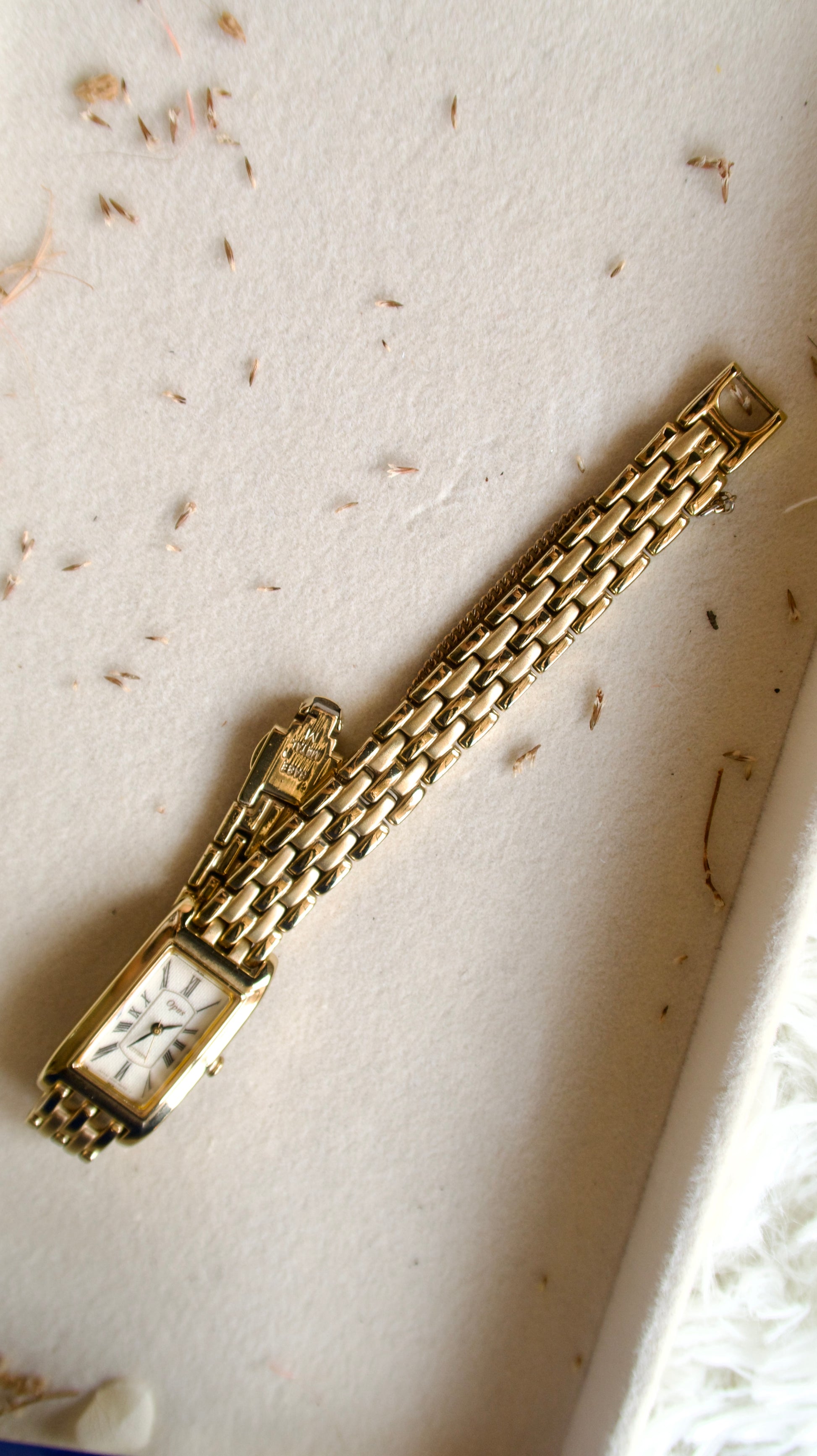 [WITH BOX] CTZ. Opus Rectangle White Dial with Gold Chain