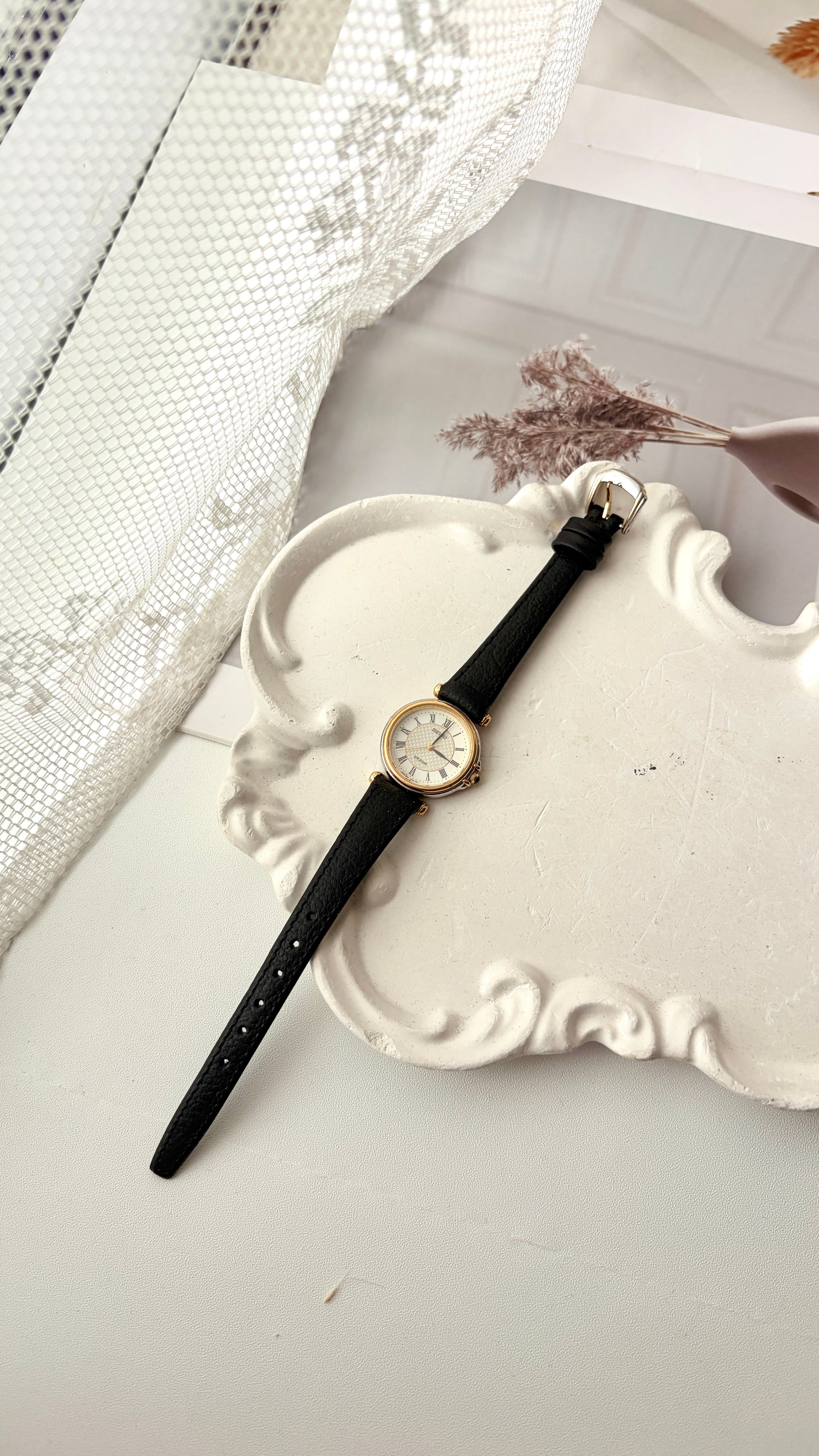 S. Exceline White Round Pattern Roman Dial Black Strap Watch