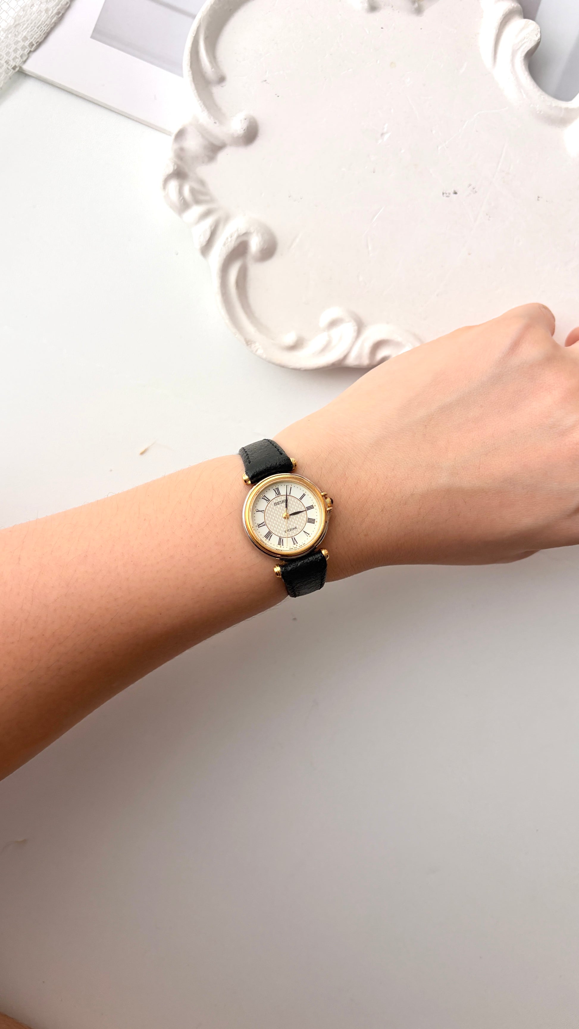 S. Exceline White Round Pattern Roman Dial Black Strap Watch