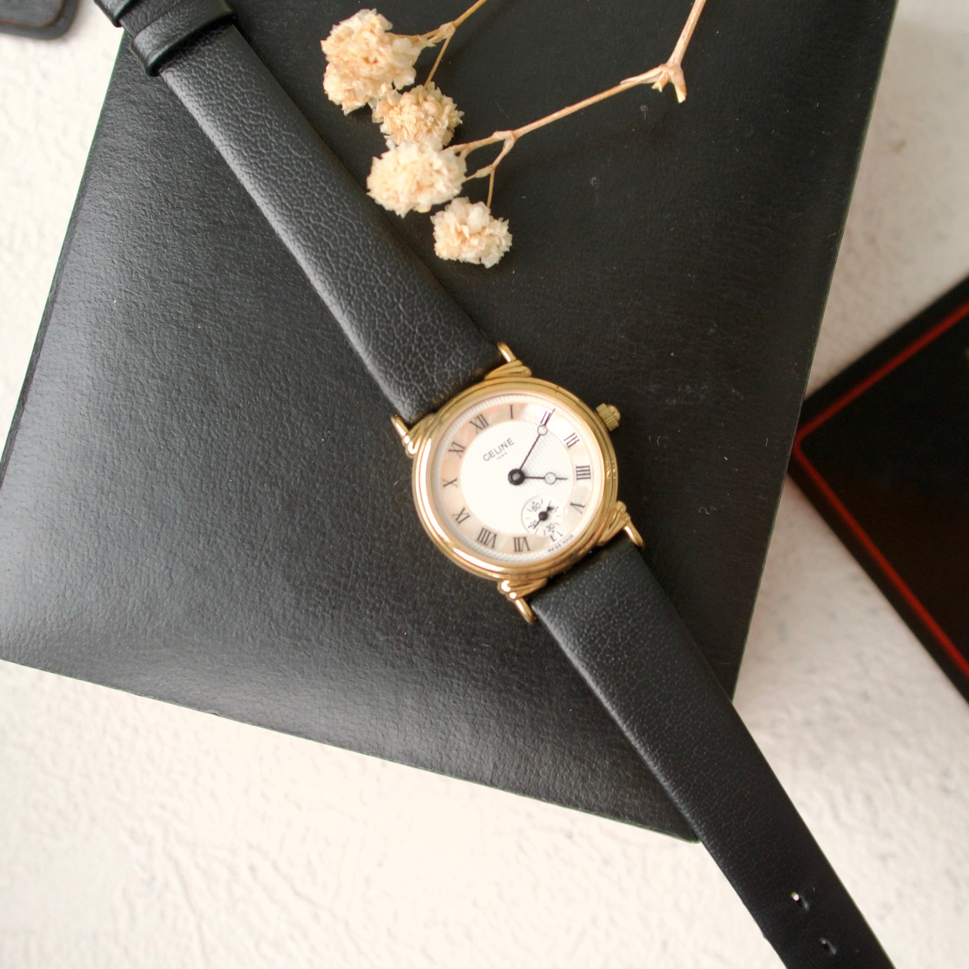 [NEW WITH BOX] CLN. White & Gold Pearl Round Dial with Black Leather Strap Watch