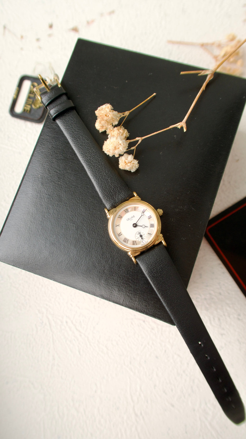 [NEW WITH BOX] CLN. White & Gold Pearl Round Dial with Black Leather Strap Watch