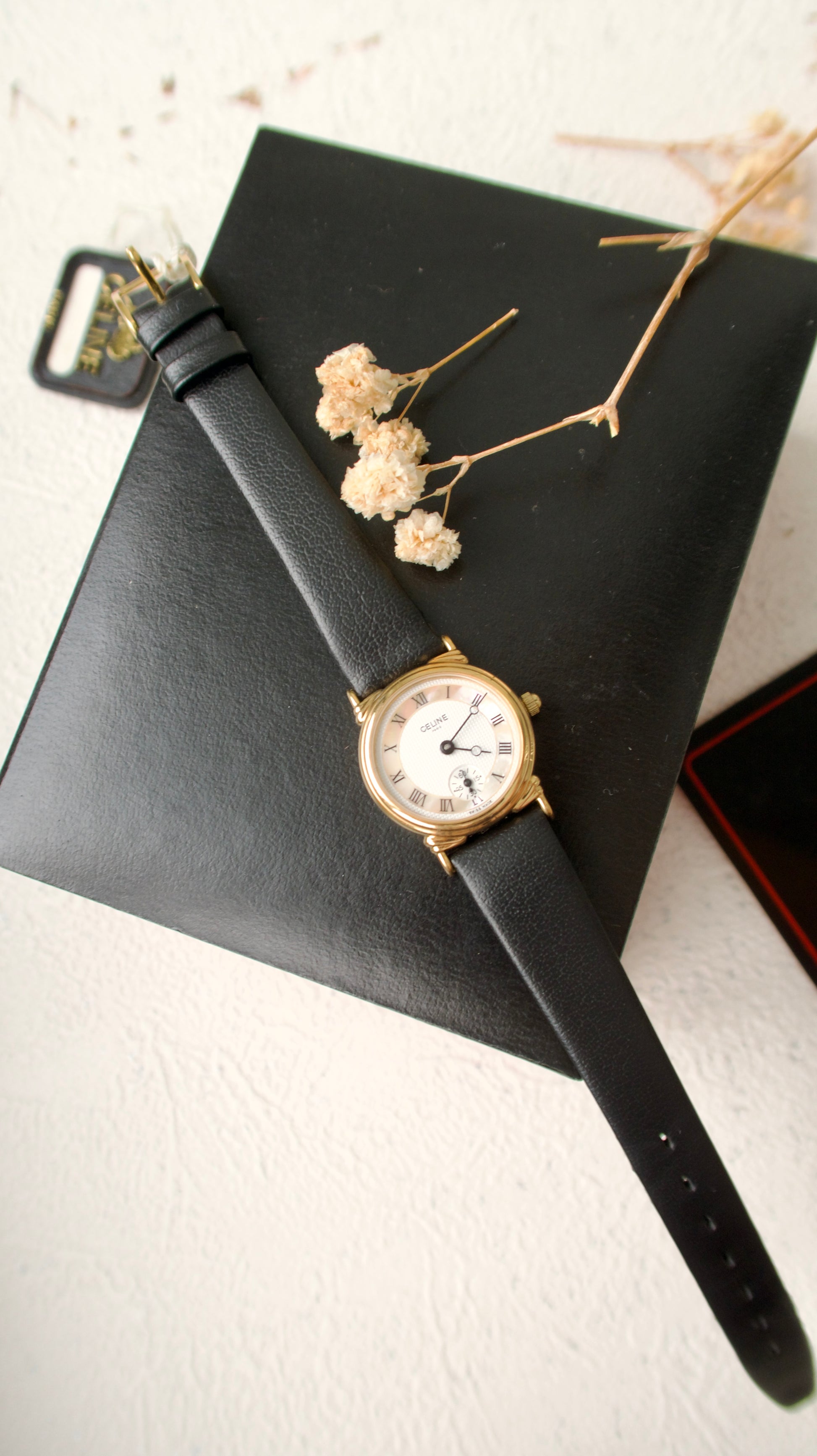 [NEW WITH BOX] CLN. White & Gold Pearl Round Dial with Black Leather Strap Watch