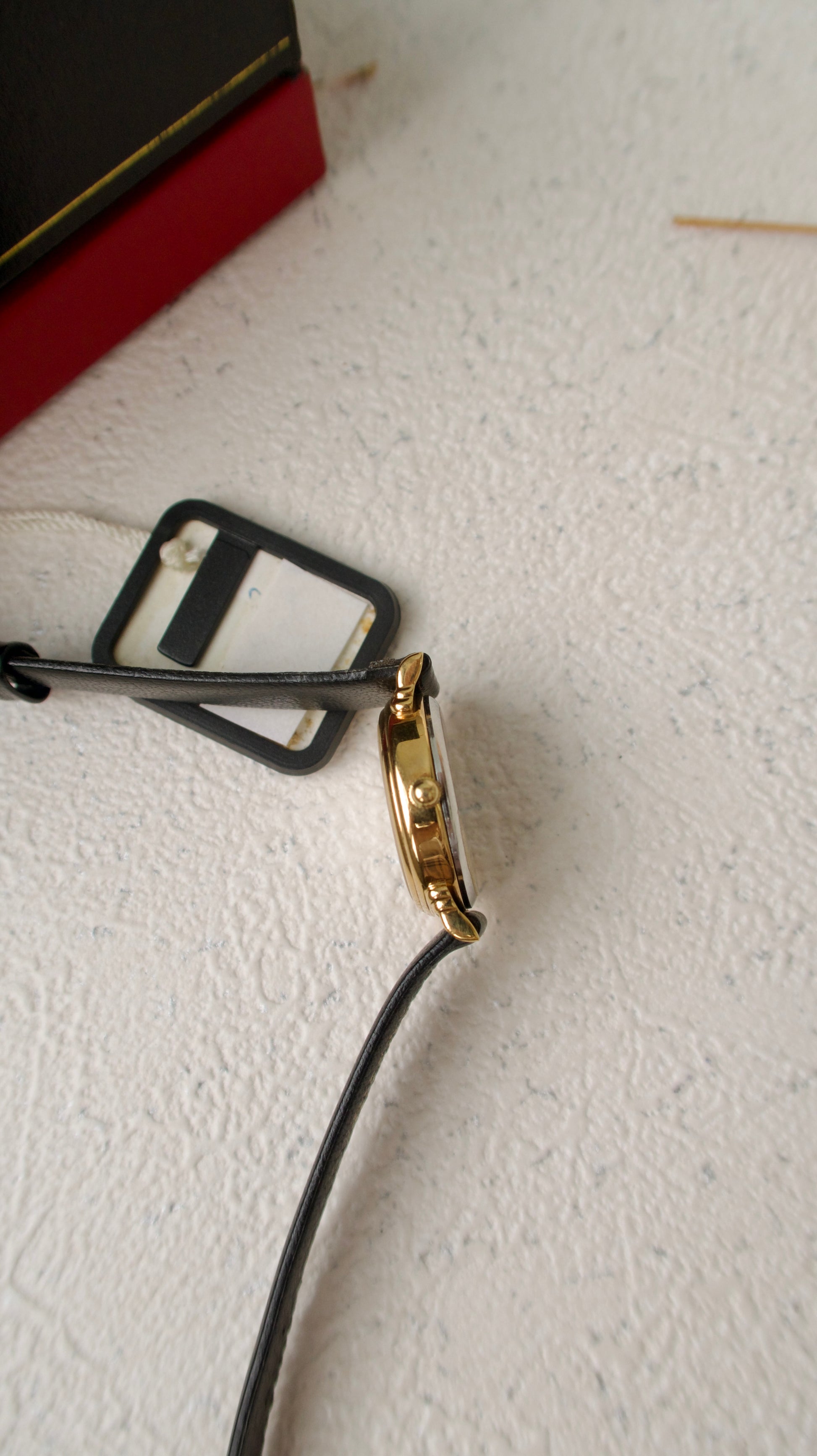 [NEW WITH BOX] CLN. White & Gold Pearl Round Dial with Black Leather Strap Watch