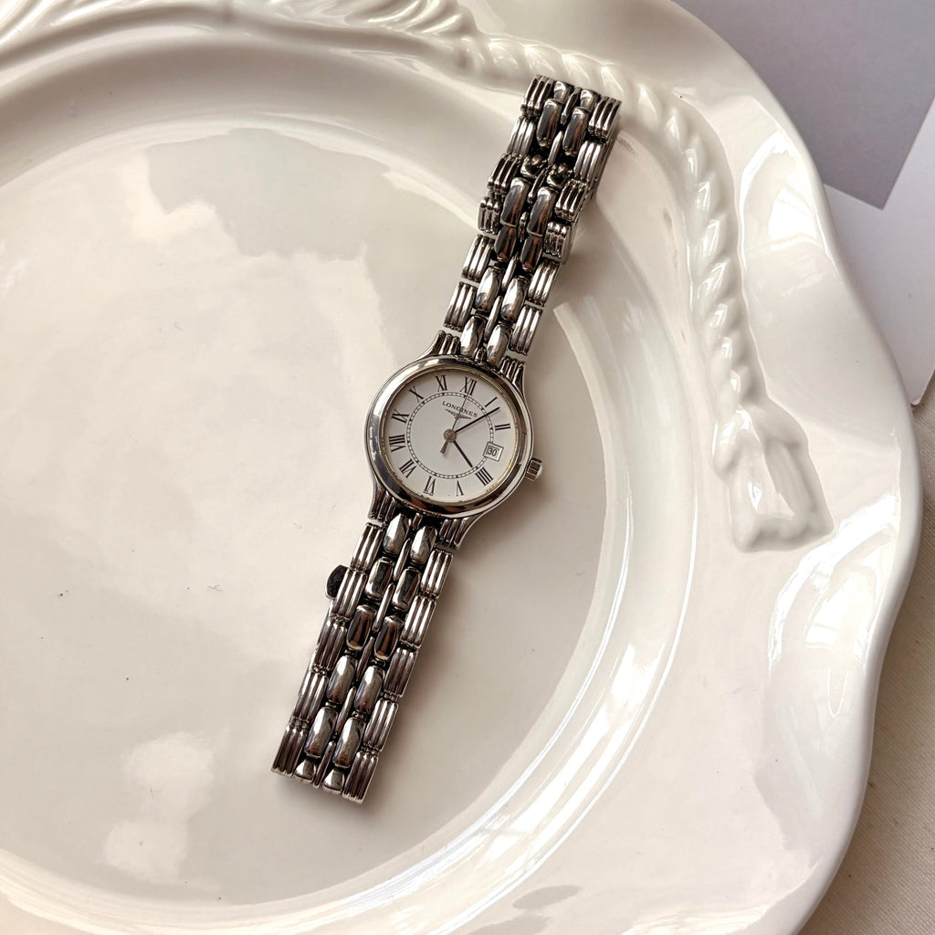 L. White Round Dial Silver Chain Watch
