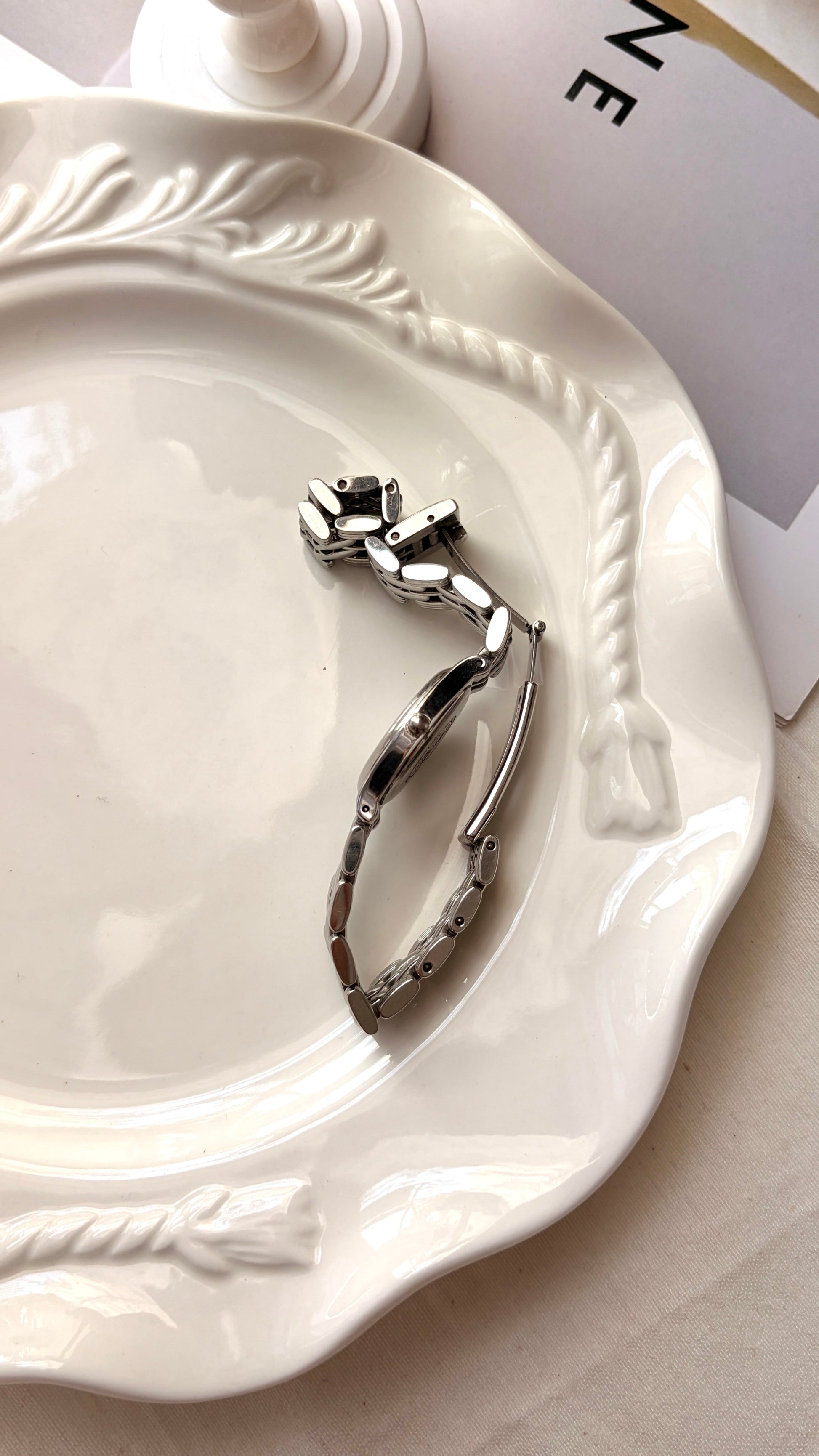 L. White Round Dial Silver Chain Watch